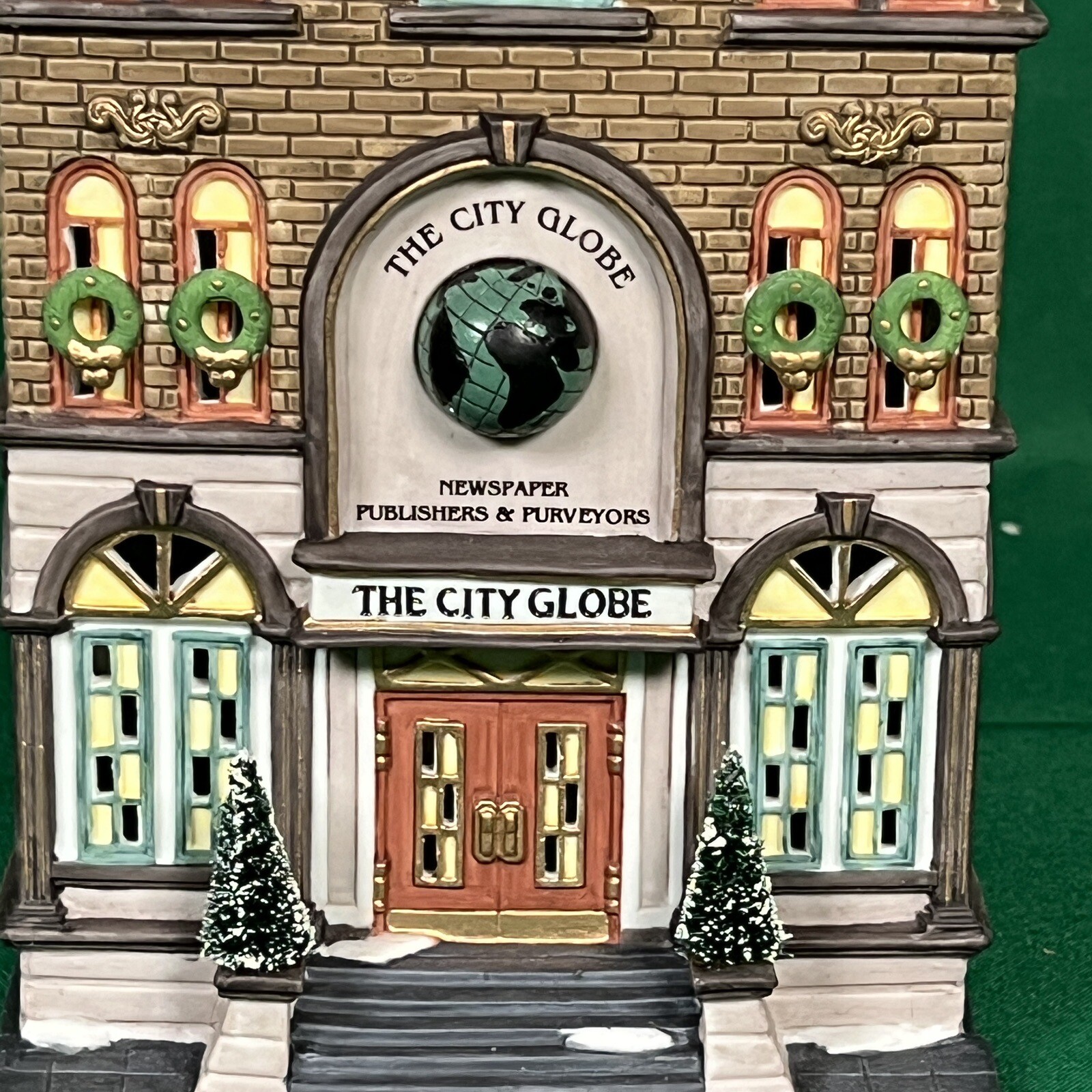 Dept 56 Christmas in The City The City Globe Newspaper Bldg. w/Box See Video