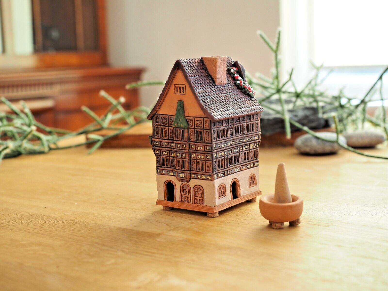 Ceramic Cone Incense Holder Pfister House in Colmar 10 cm © Midene