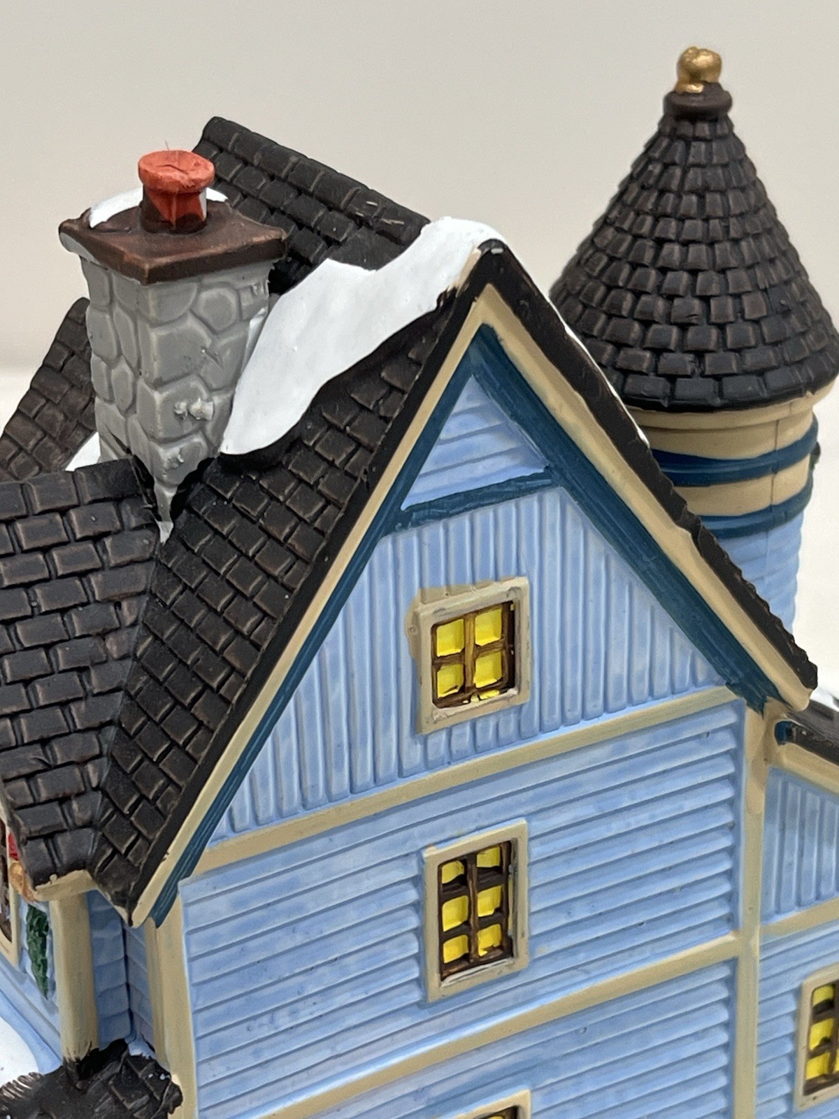 Lemax “Christmas Joy Residence” Porcelain Lighted Building 2023 Excellent & RARE