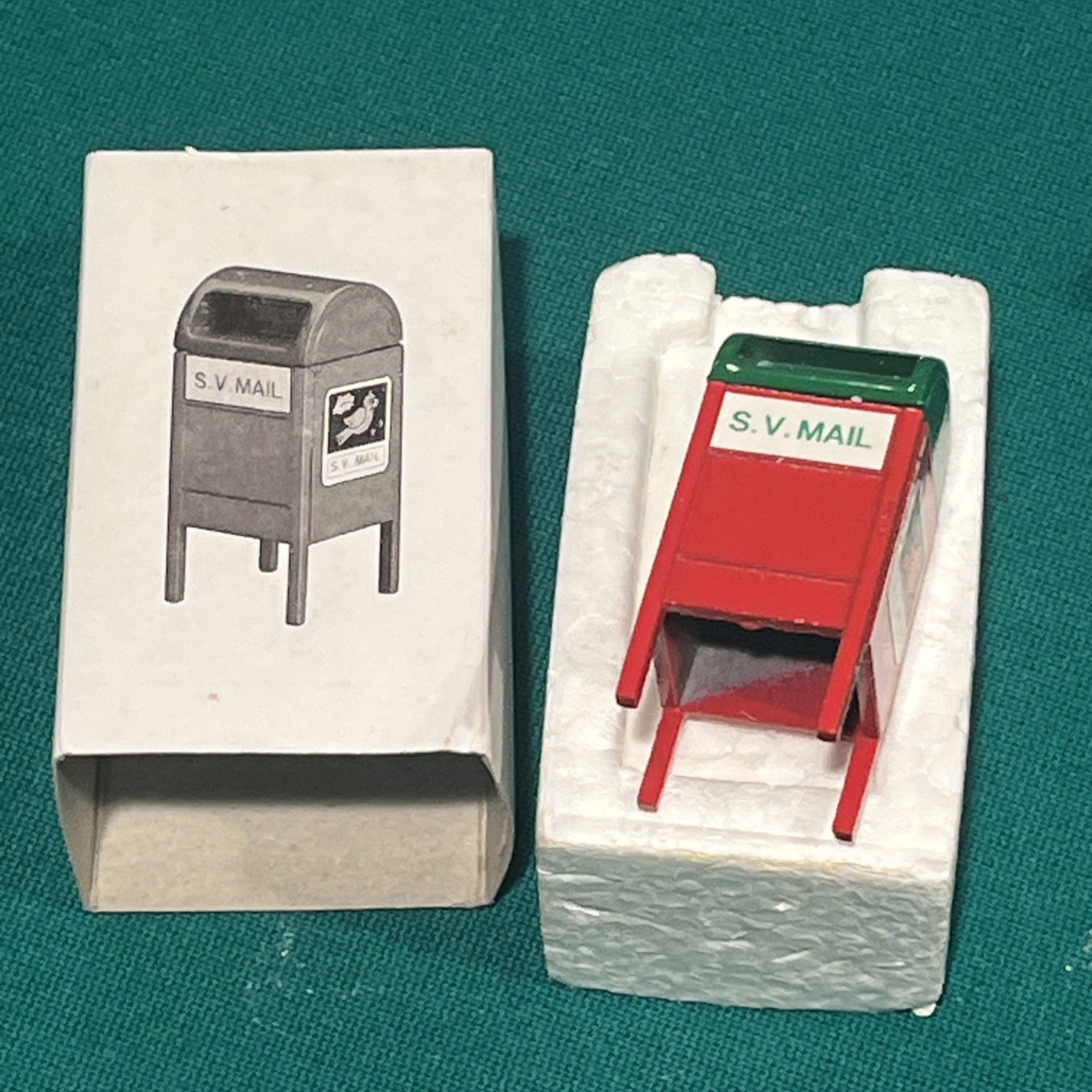 Dept 56 The Original Snow Village ” Mail Box” #5198-5, Metal, Red And Green