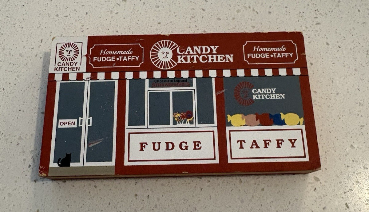 Cat’s Meow Village CANDY KITCHEN Boardwalk Ocean City Maryland Shelf Sitter