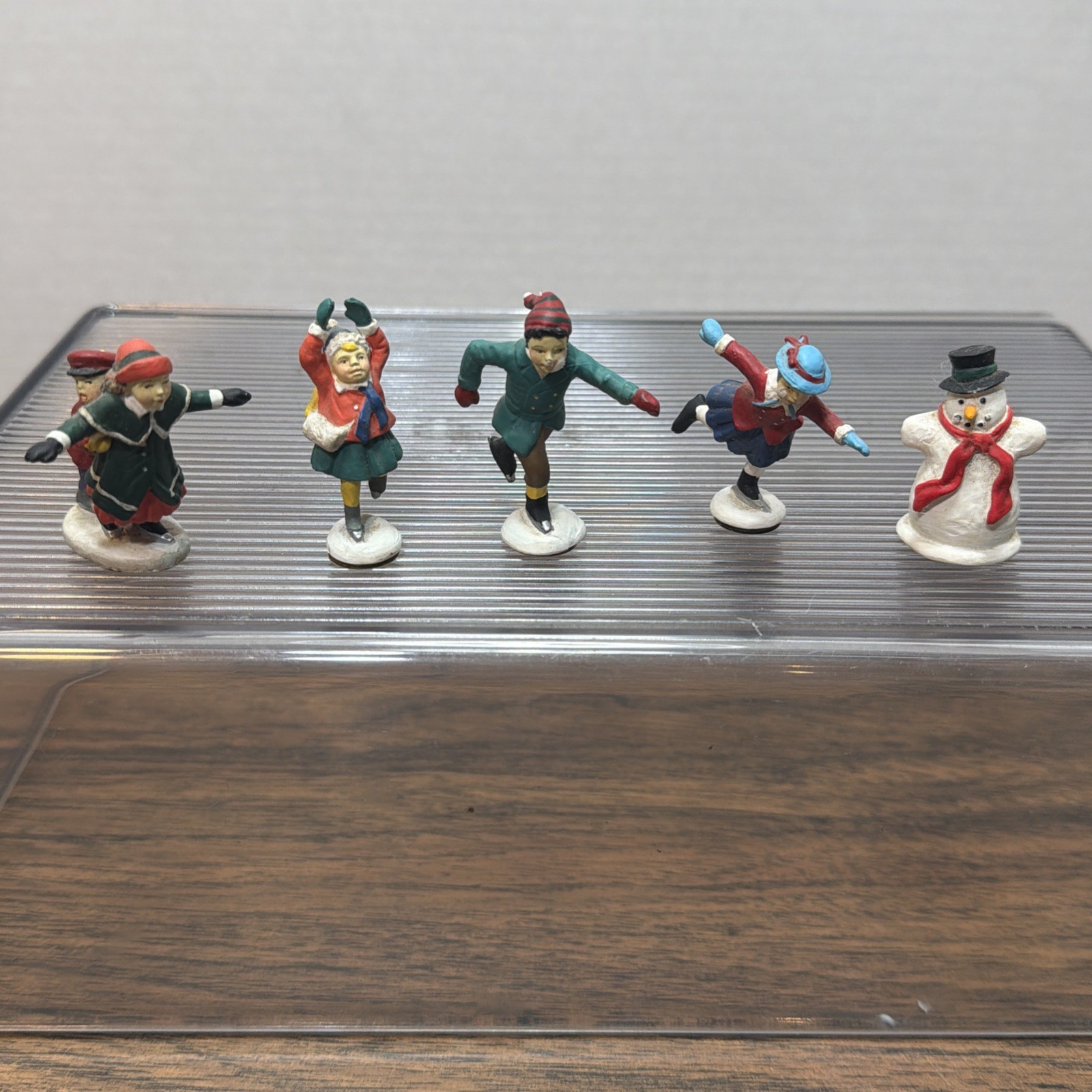 Department 56 Animated Skating Pond Replacement Figurines Lot of 5 FIGURES ONLY