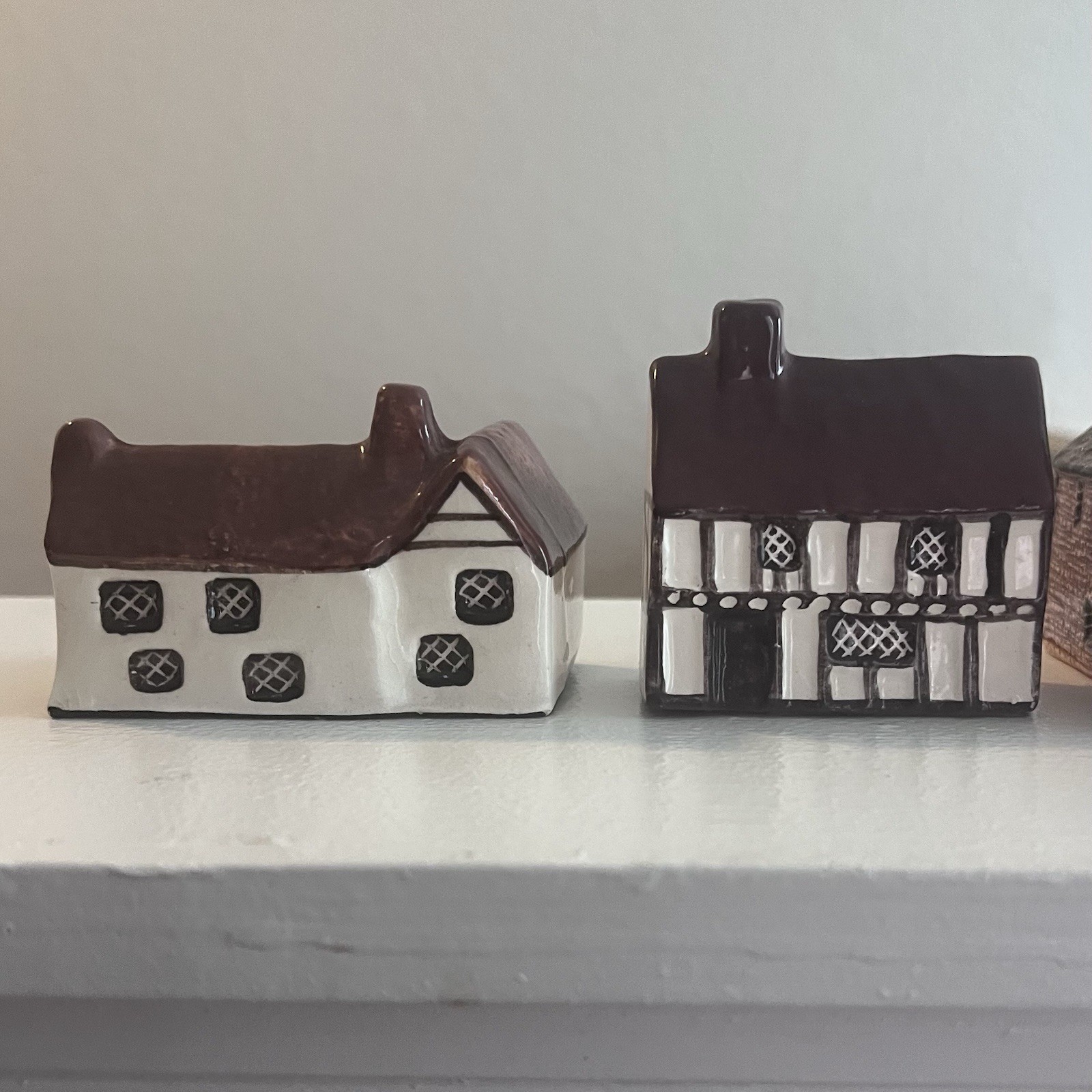 John Putnam Brontë + Heritage House + 2 UK Miniatures – Medlan Ltd, England Lot