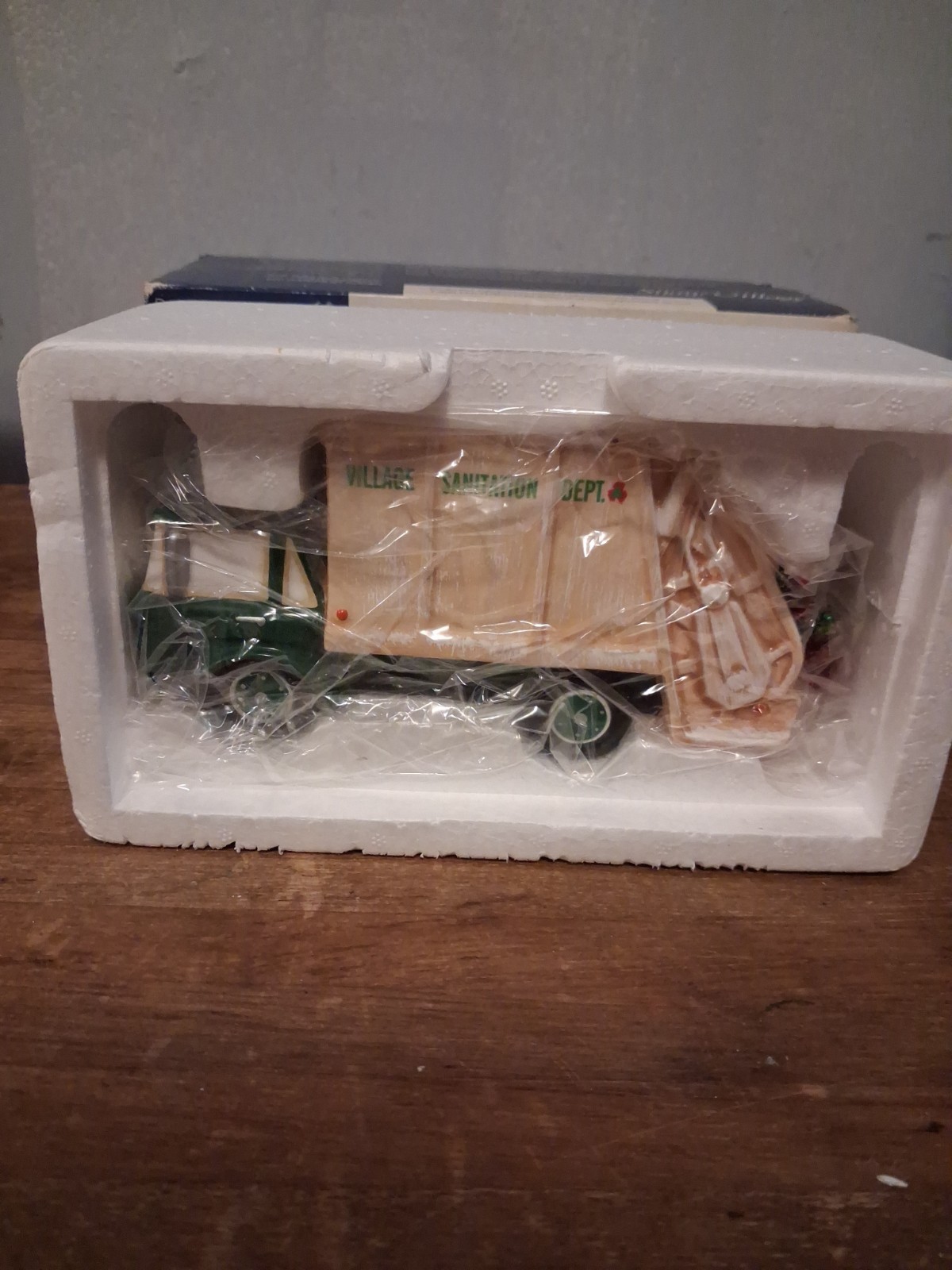 Dept 56 Snow Village Sanitation Garbage Truck Service Vehicle 54959 Christmas