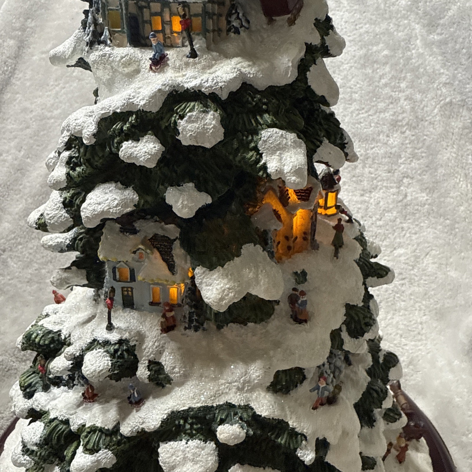 Thomas Kinkade “Village Christmas” Illuminated Tree Works With Batteries
