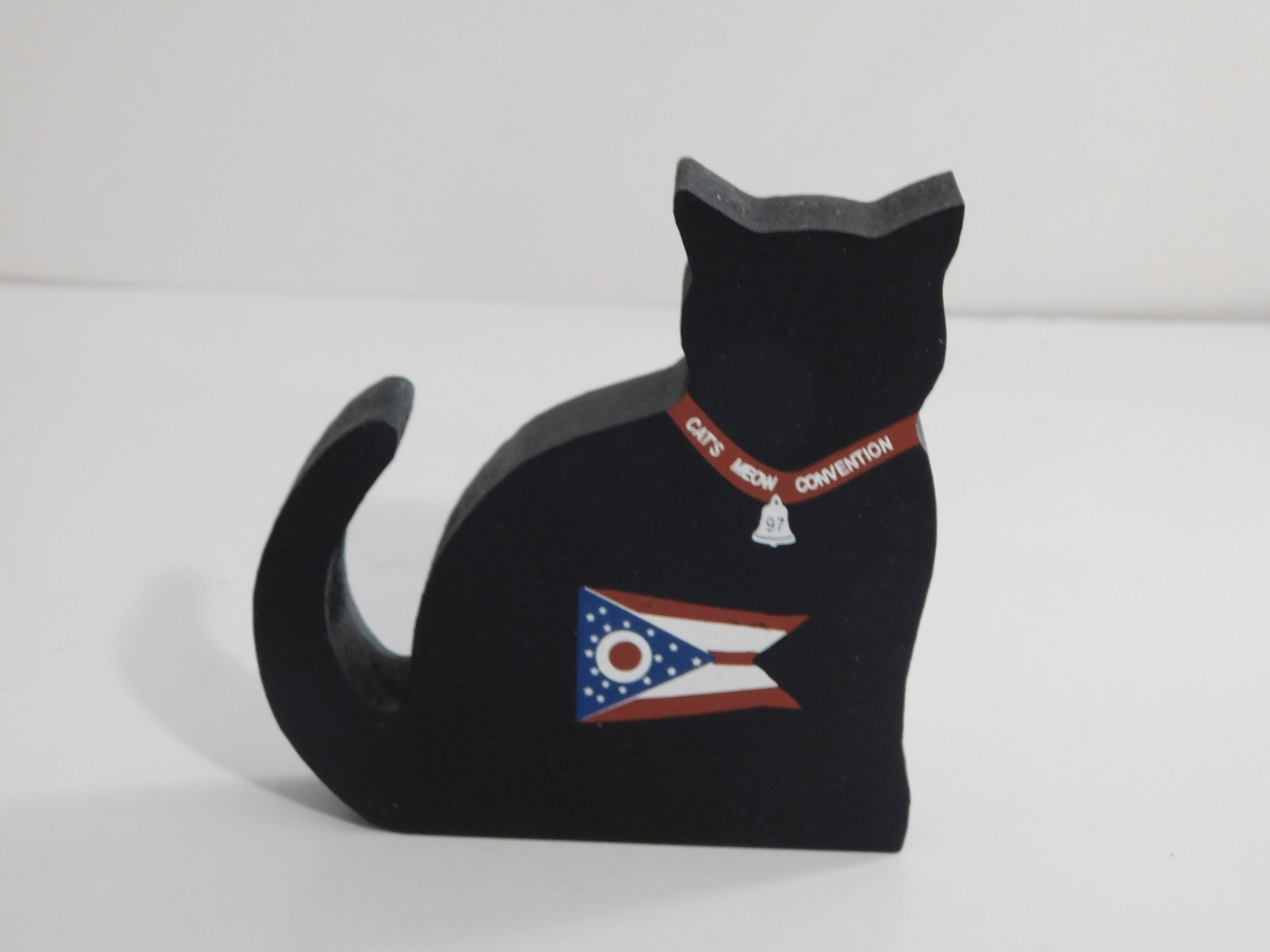 Cat’s Meow Convention Wood Figurine Signed Jaline 1997 Ohio State Flag A24