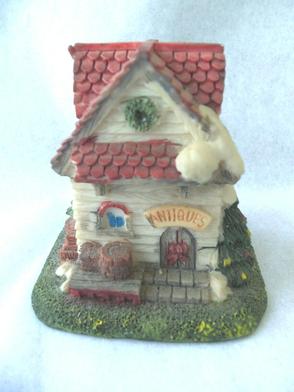 Vtg Christmas Village Antiques Store Christmas Building! 3″ TALL! TAIWAN!