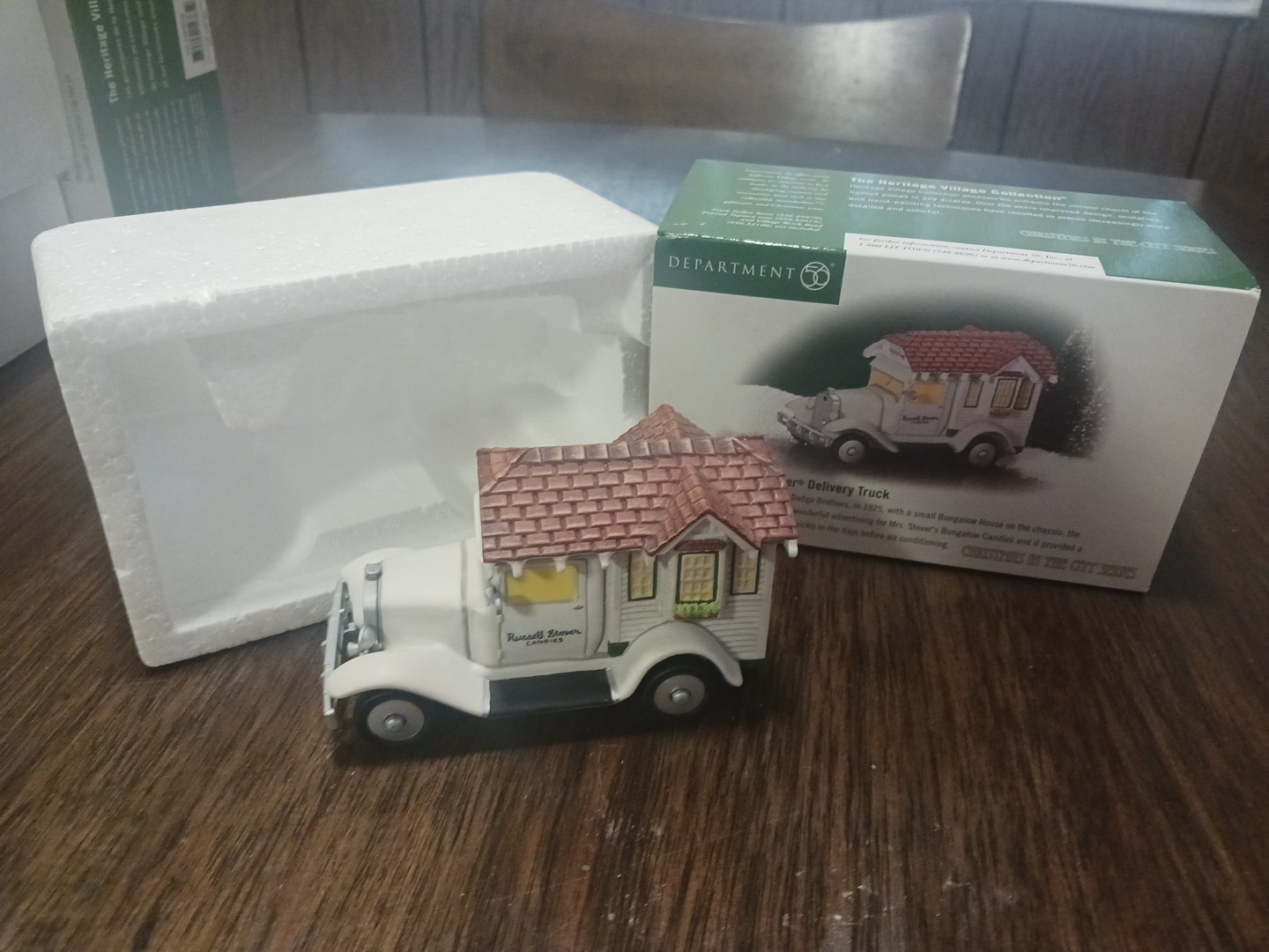 Dept 56 Christmas In The City “Russell Stover Delivery Truck” #56.58972