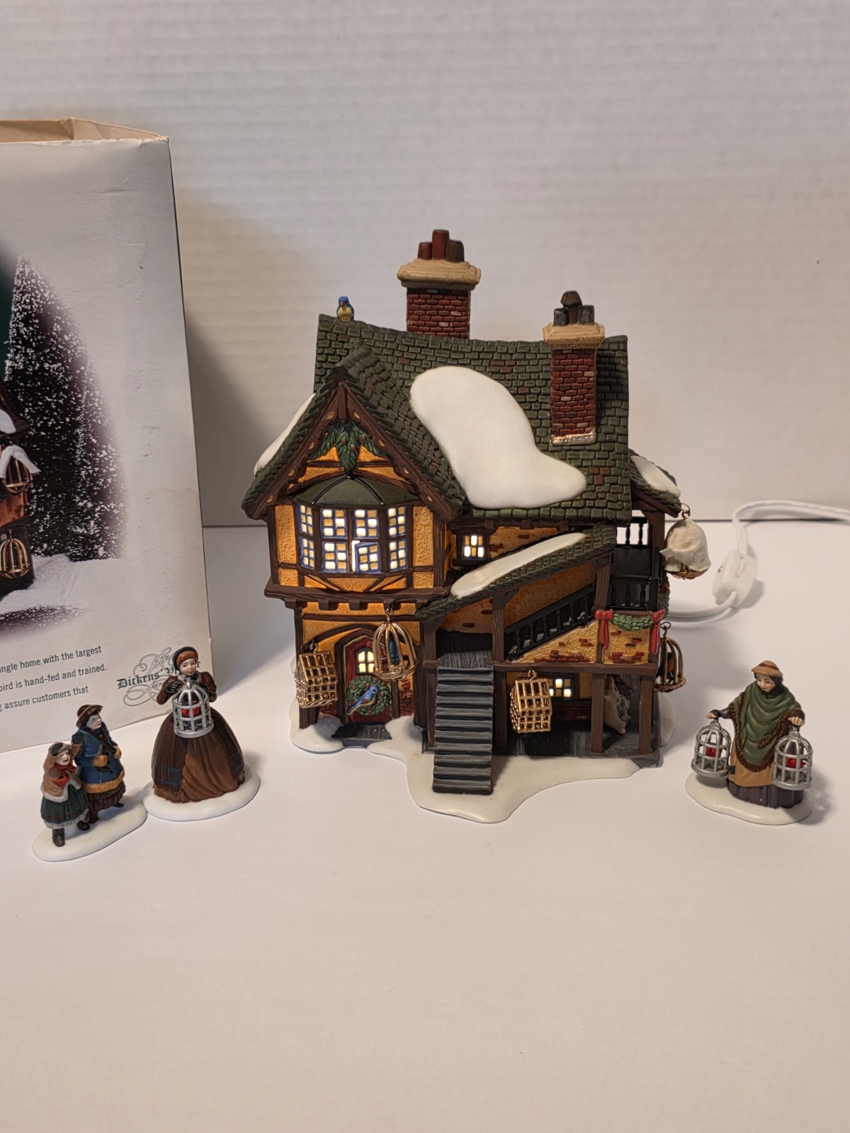 Department 56 Wingham Lane Parrot Seller Complete set w accessories Bird Seller