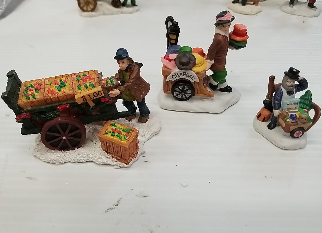 Lot of 25 Pieces Christmas Village Accessories (box 369)