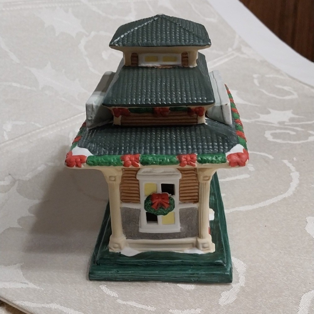Coca-Cola American Classics Collection NIB 1995 Pemberton Village Train Depot