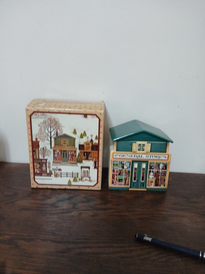 VTG 1982 Avon Country Christmas McConnell’s Corner General Store Ceramic Box NIB