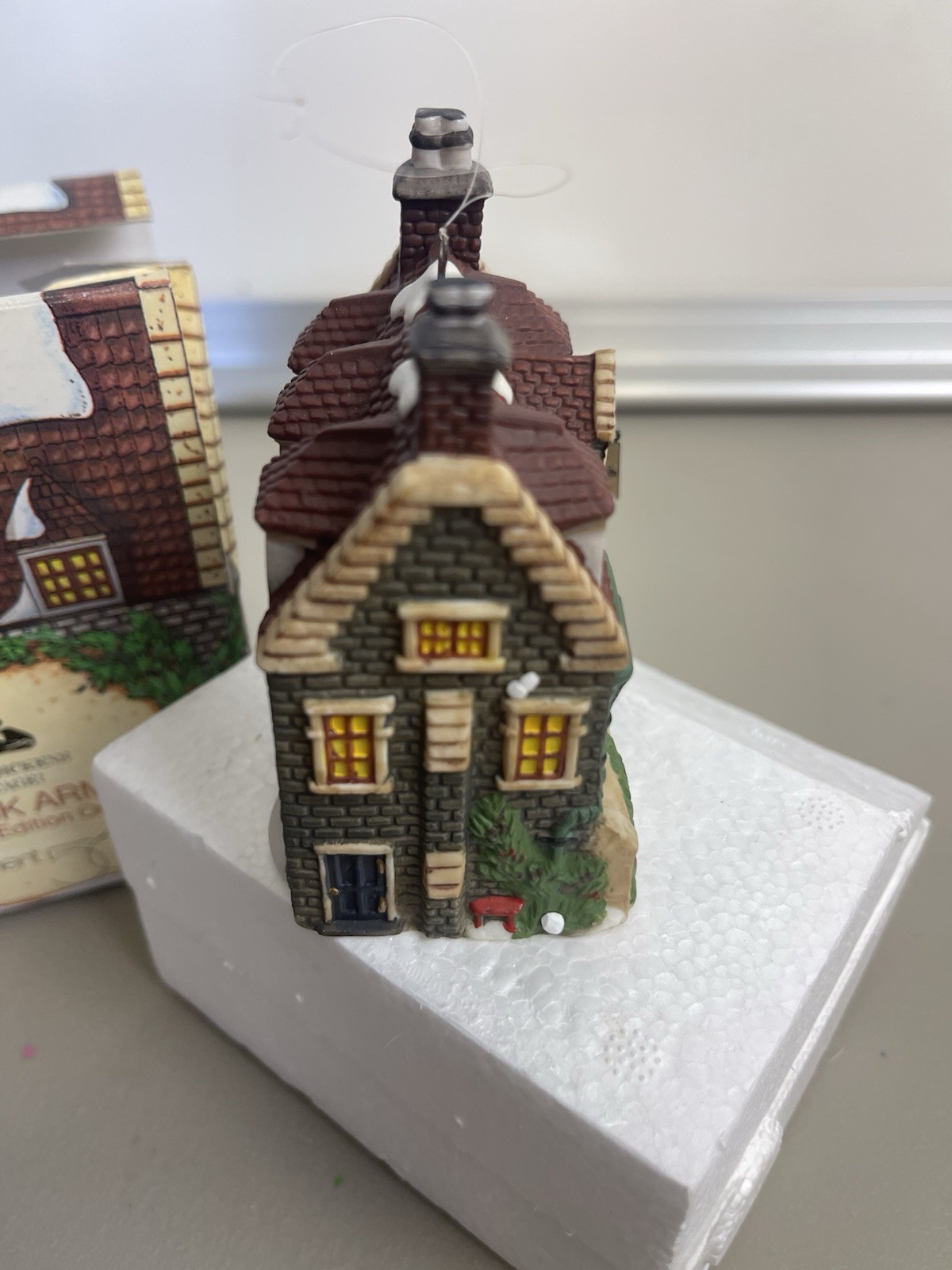 DEPT 56 HERITAGE VILLAGE DEDLOCK ARMS ORNAMENT CHARLES DICKENS INN 1994 BOXED