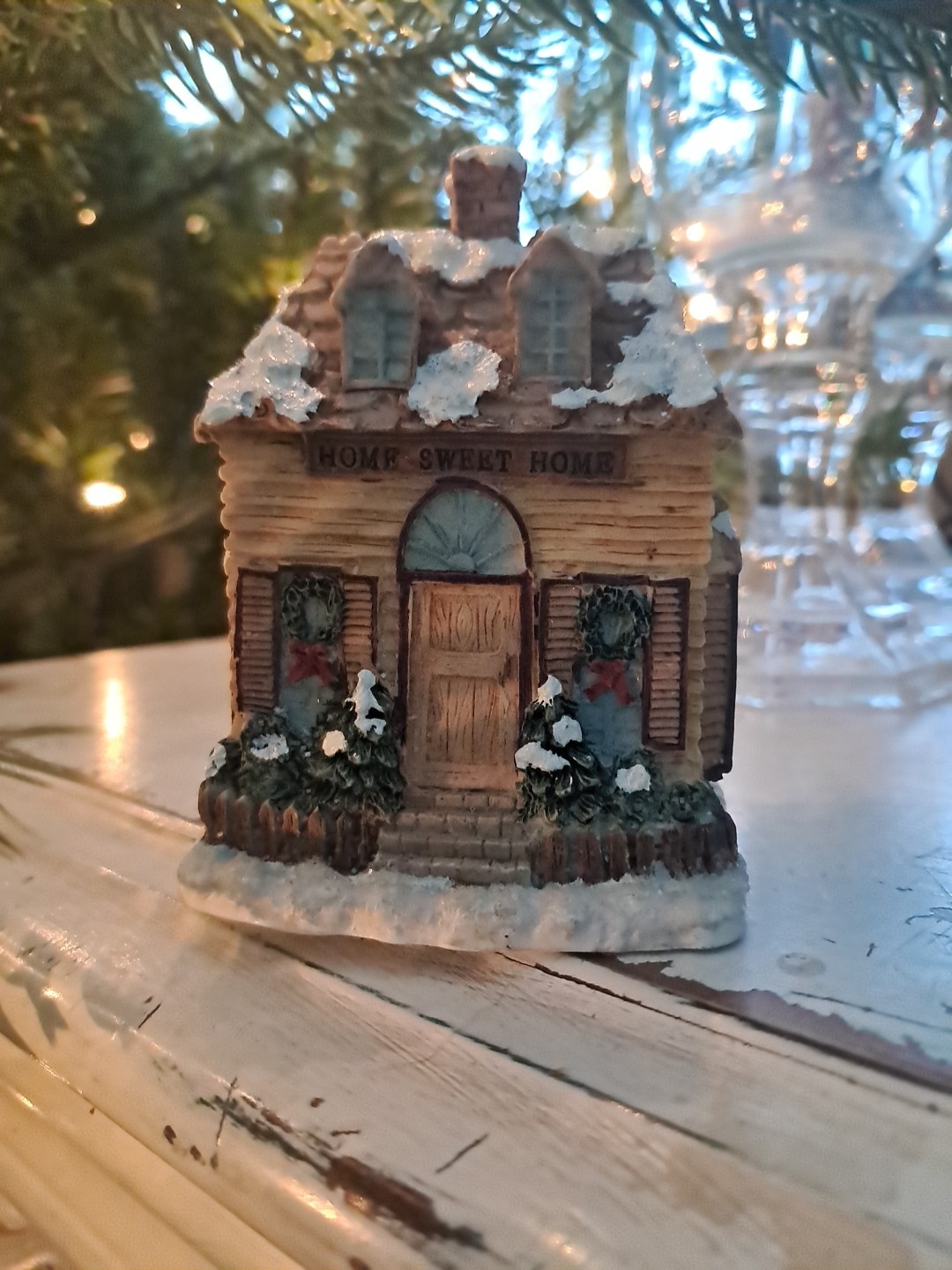 AVON Winter Village Collection Home Sweet Home 1996 4″ – Christmas Villiage