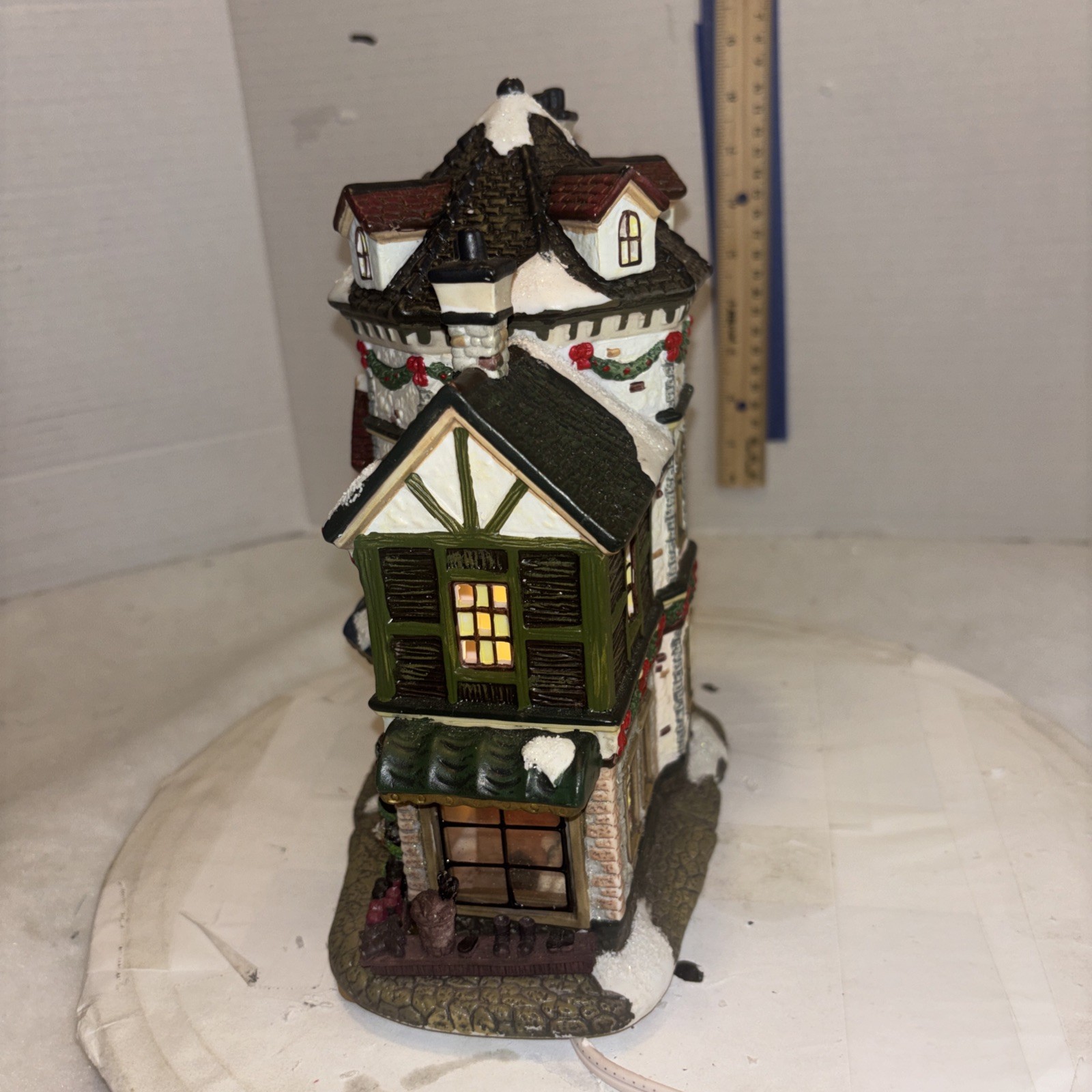Retired ST. NICHOLAS SQUARE Christmas House VILLAGE COBBLER ANTIQUE Read