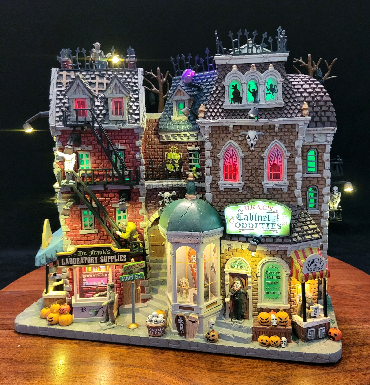 Lemax Spooky Town “Monsters on Main Street” Lighted Facade LED Lighting w/Box