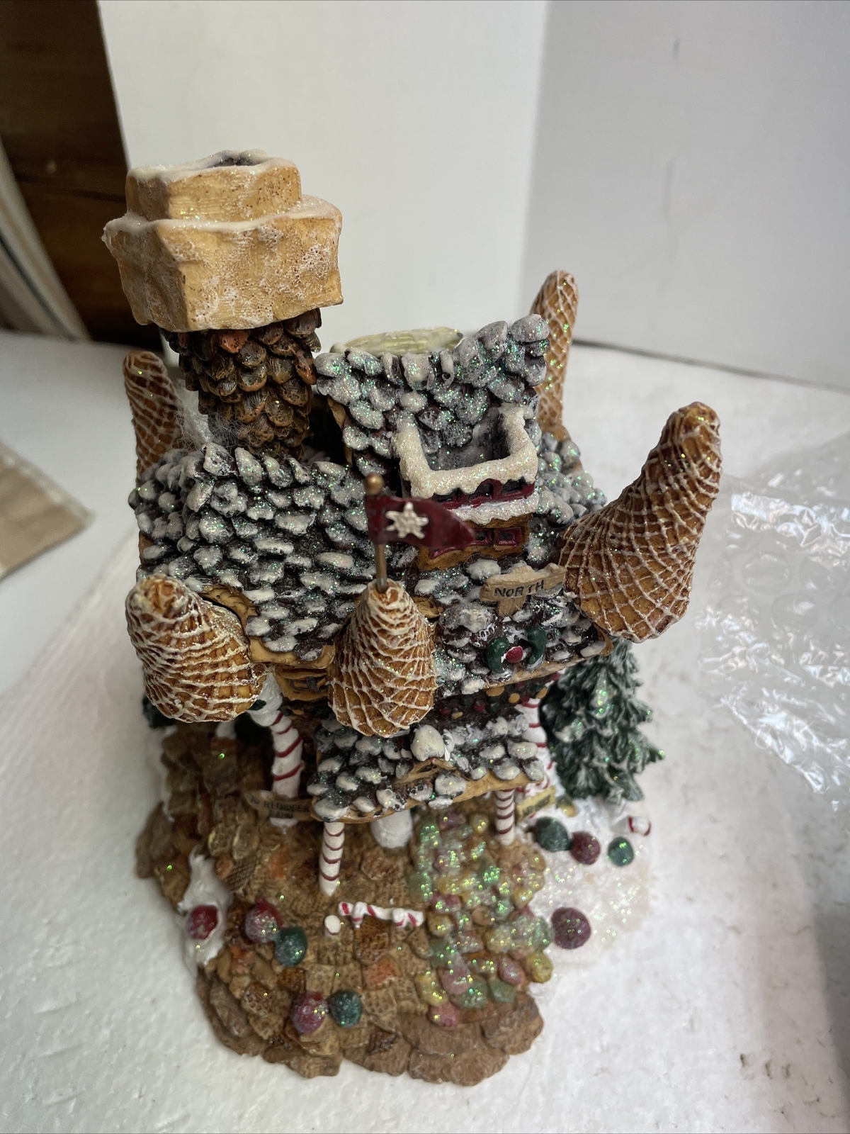 The Boyd’s Town Kringle’s Retreat # 99755V 2000 NO COA