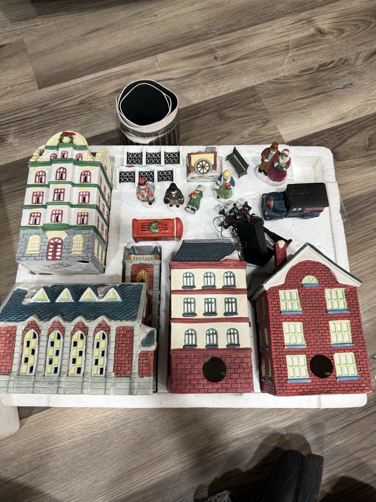 Dept 56 23 Pc Dickensvale Christmas Village Lighted RARE