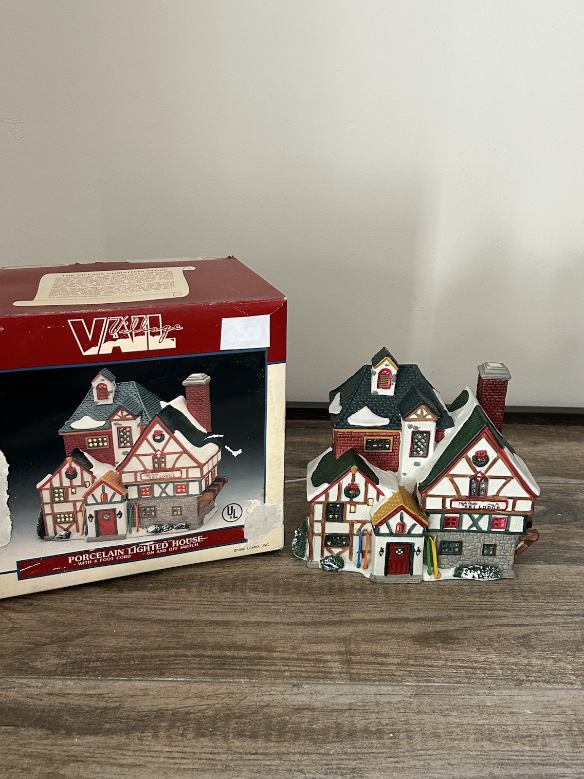 LEMAX Village Collection VAIL Lighted High Peaks Ski Lodge House Christmas 1996