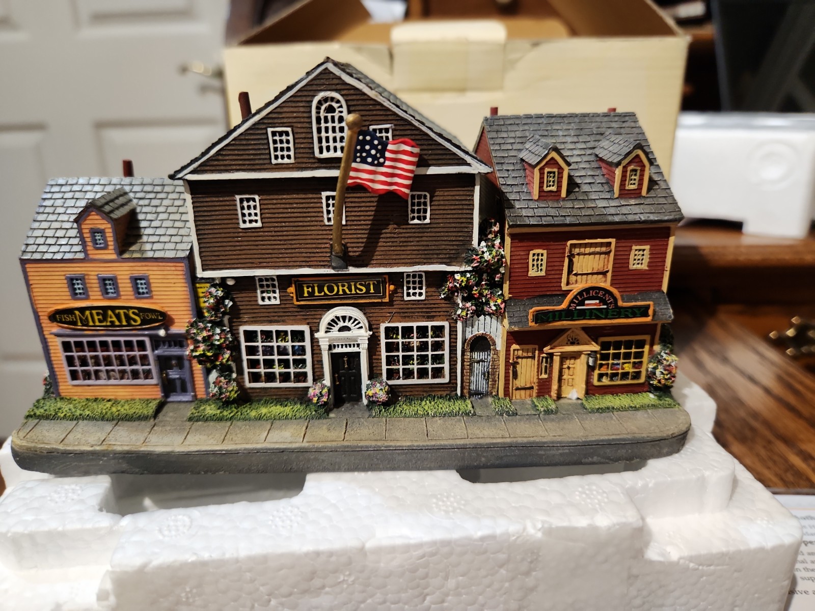 Hawthorne Peppercricket Grove Wysocki Market Miniature Boxed Sculpture 1997