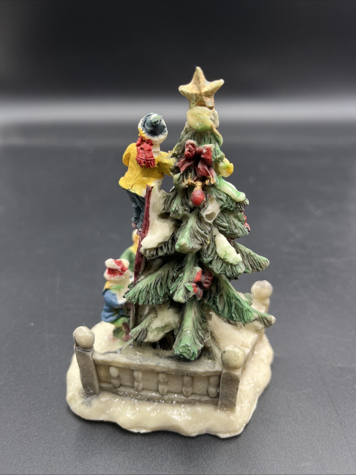 Cobblestone Corners 2002 Christmas Village Tree Decorating