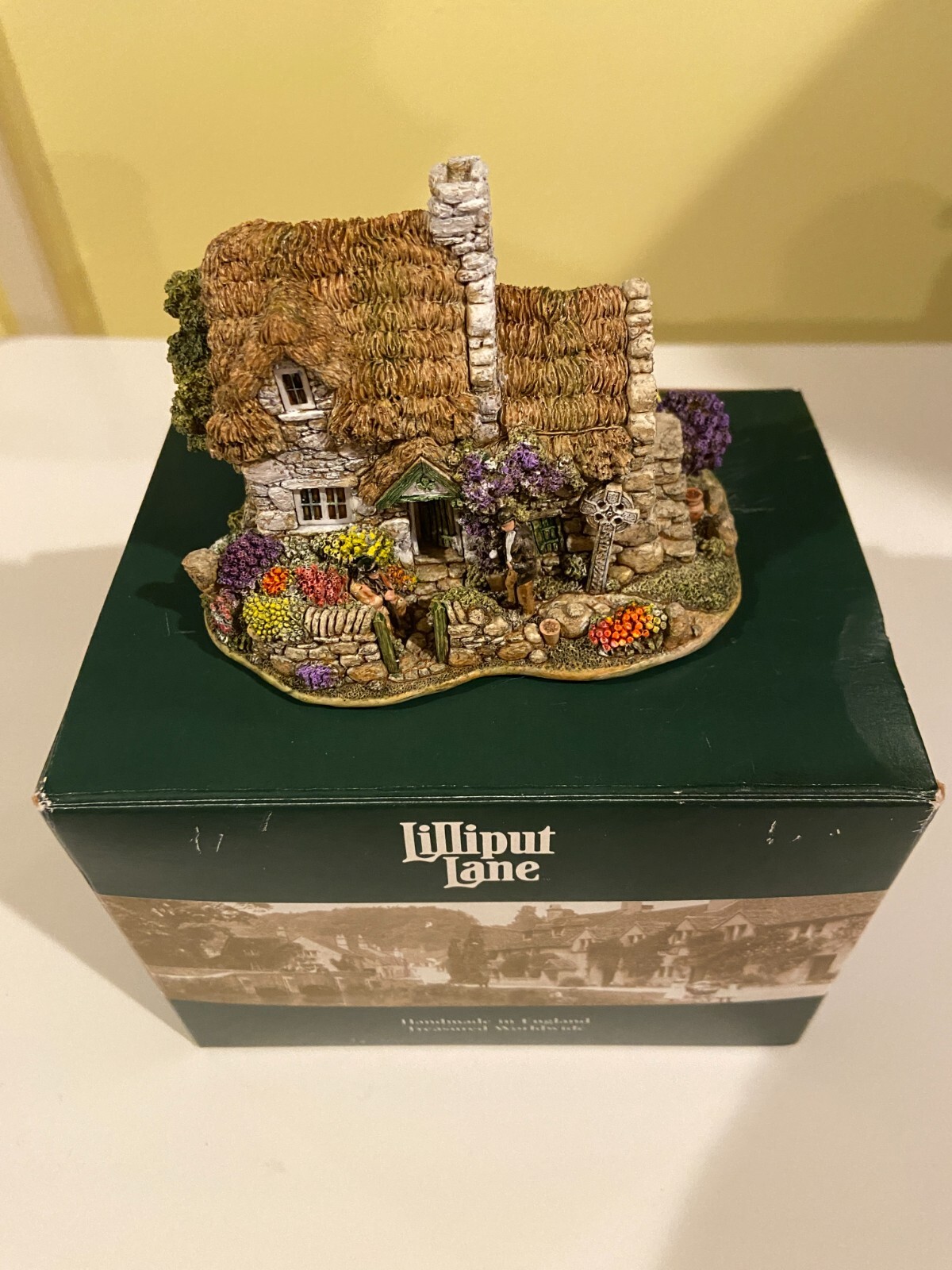 Vintage Lilliput Lane A Drop Of The Irish code#12332  The British Collection
