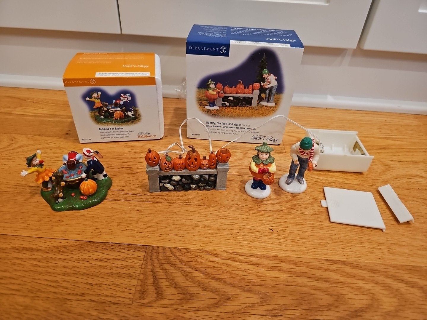 Dept 56 Bobbing For Apples & Lighting The Jack-O-Lantern Village Halloween READ