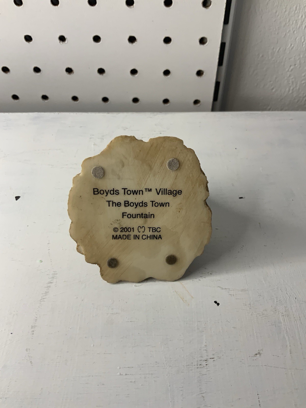 The Boyds Town Fountain 2001 Boyds Bear Town Village Figurine 2.5″ x 2.25″