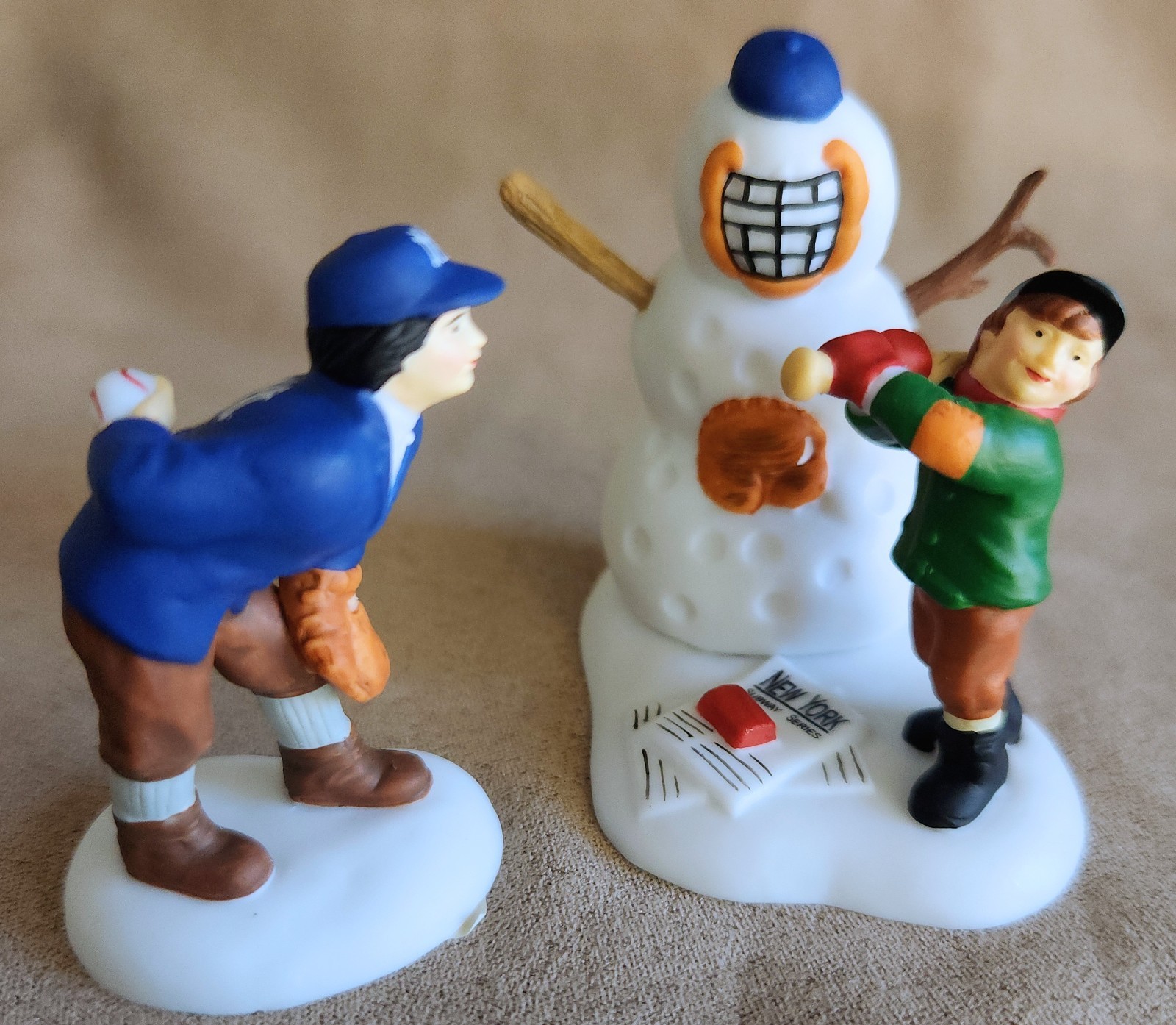 Full Count #58977 kids baseball Dept. 56 Christmas In The City -BUYER GUARANTEE