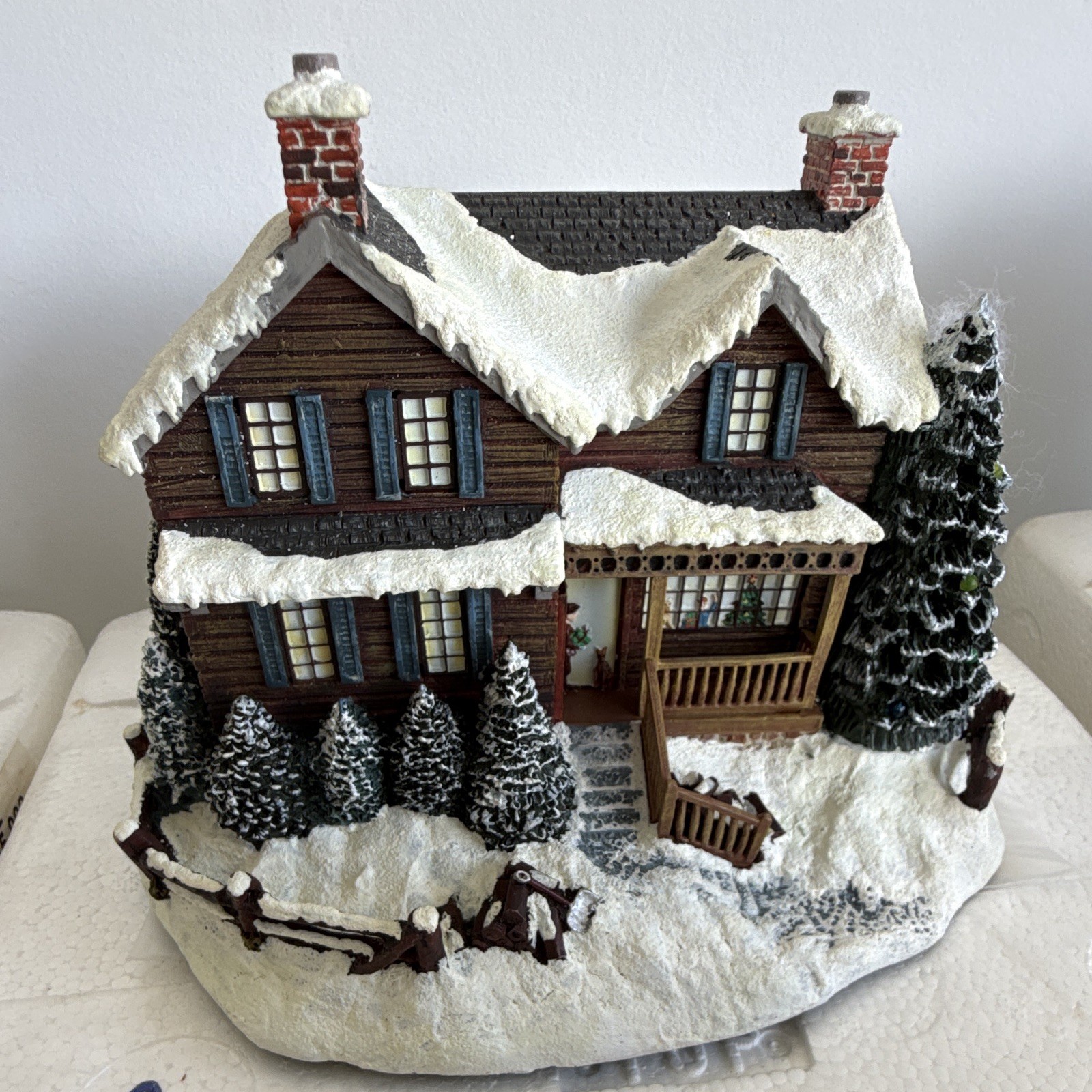 Thomas Kinkade Hawthorne Village Hidden Point Retreat Lighted House