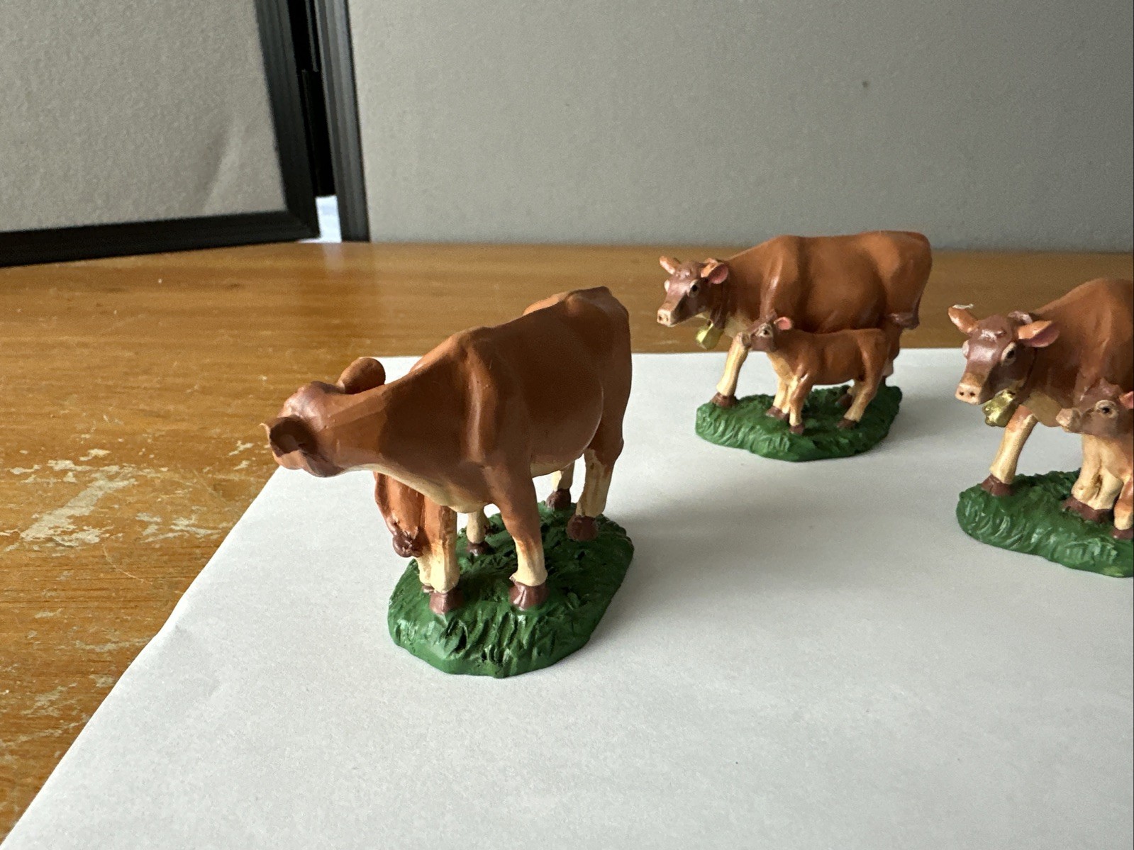 Lot Of 3 Midwest Cannon Falls Miniature Cows With Nursing Calves 3″ Long