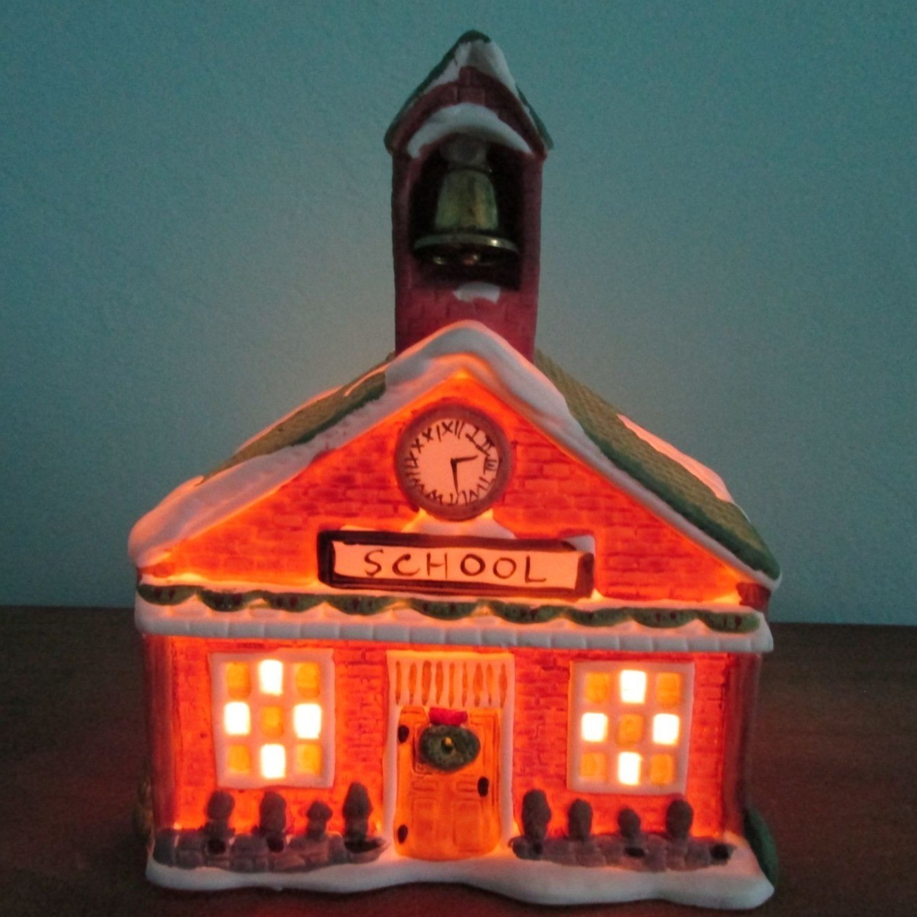 Dickensville Noma Porcelain Schoolhouse Lighted Vintage Christmas Village 1990