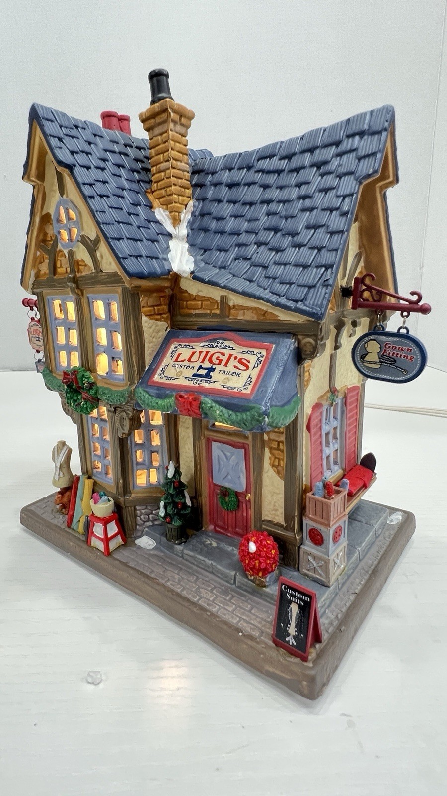 Lemax Holidays & Seasons “Luigi’s Custom Tailor” 35543 Retired 2013 RARE And NEW