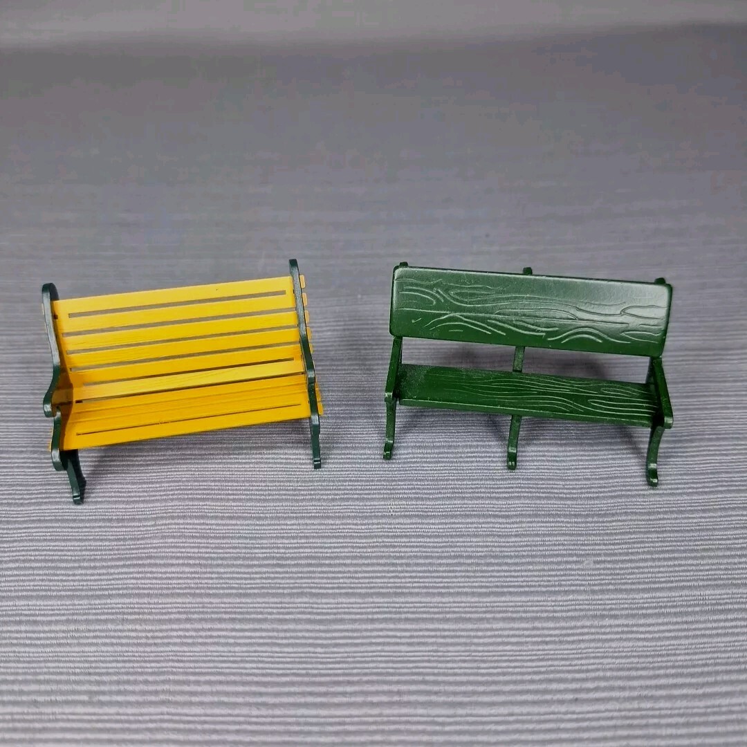 5 Piece Lot Christmas Village Accessories Bench Street Sign Clock Metal Taiwan