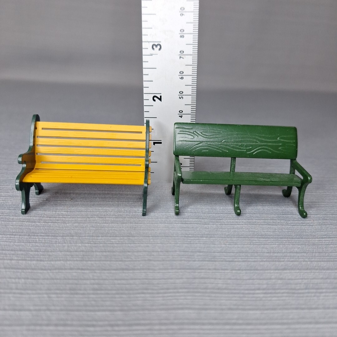 5 Piece Lot Christmas Village Accessories Bench Street Sign Clock Metal Taiwan