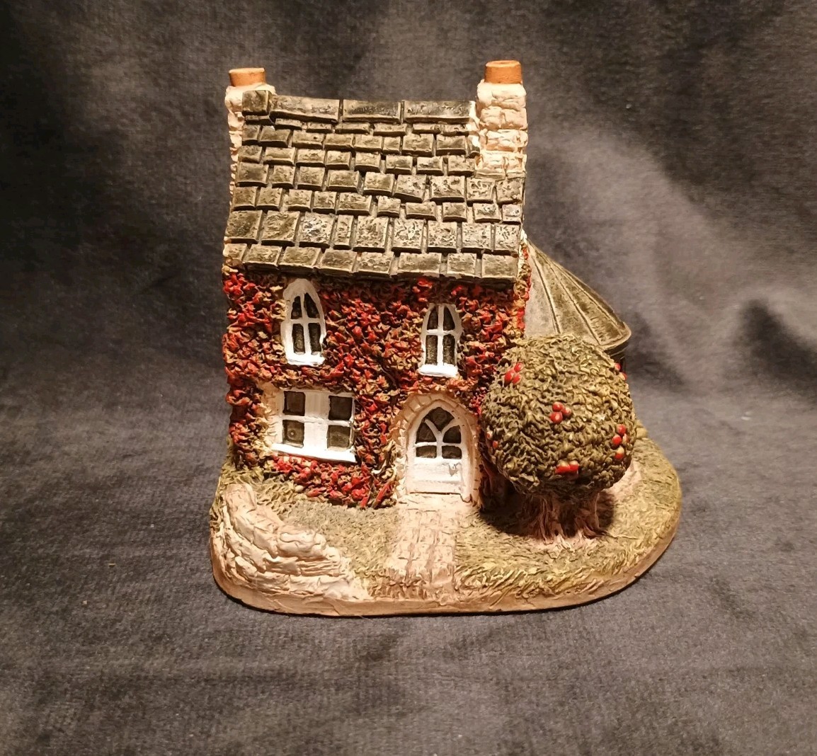 Lilliput Lane “Holly Cottage” Miniature House Collectible 3.25″ United Kingdom