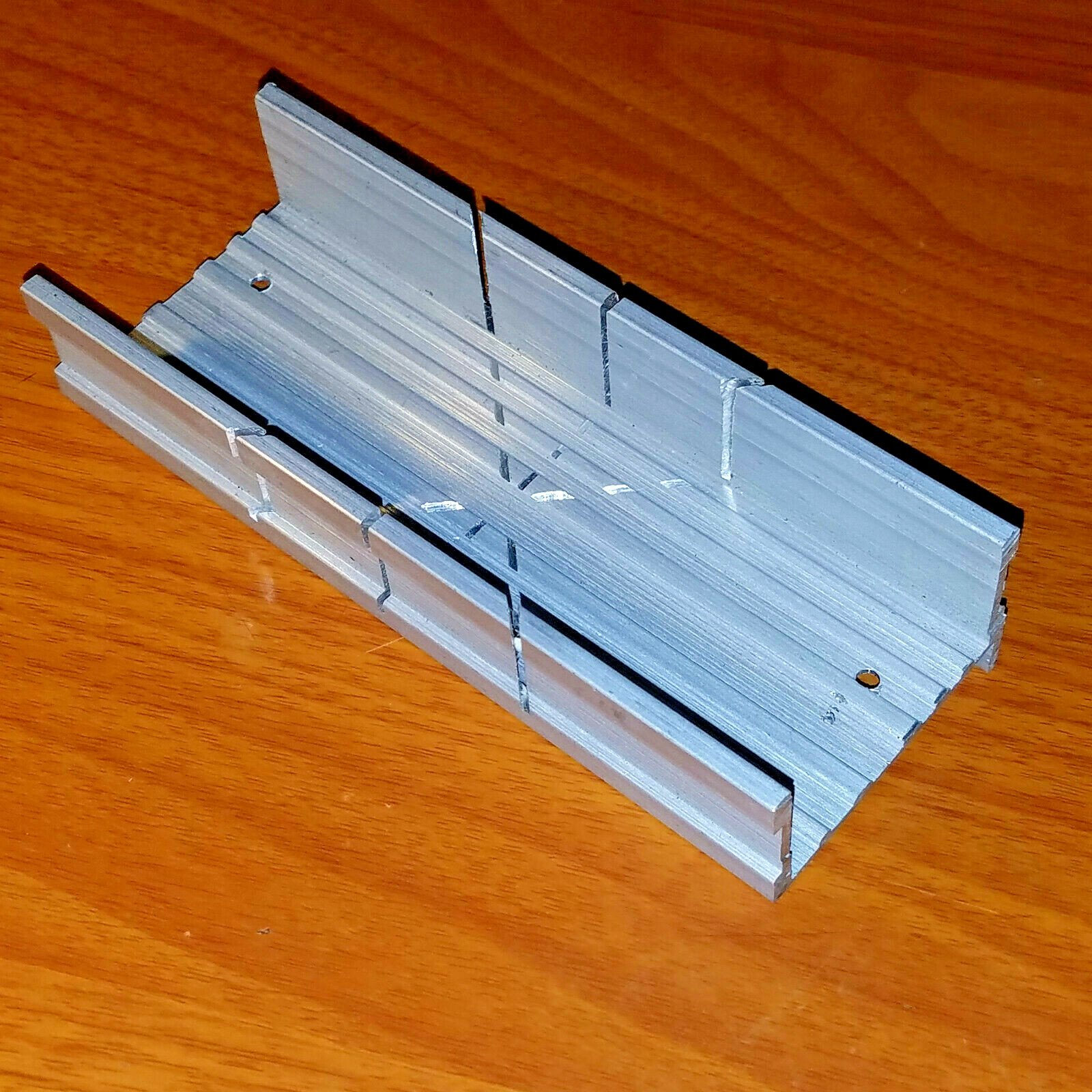Hobby Tool Aluminum Miter Box #70520 (5″ Length 1 5/8″ Wide & 3/4″ Deep)