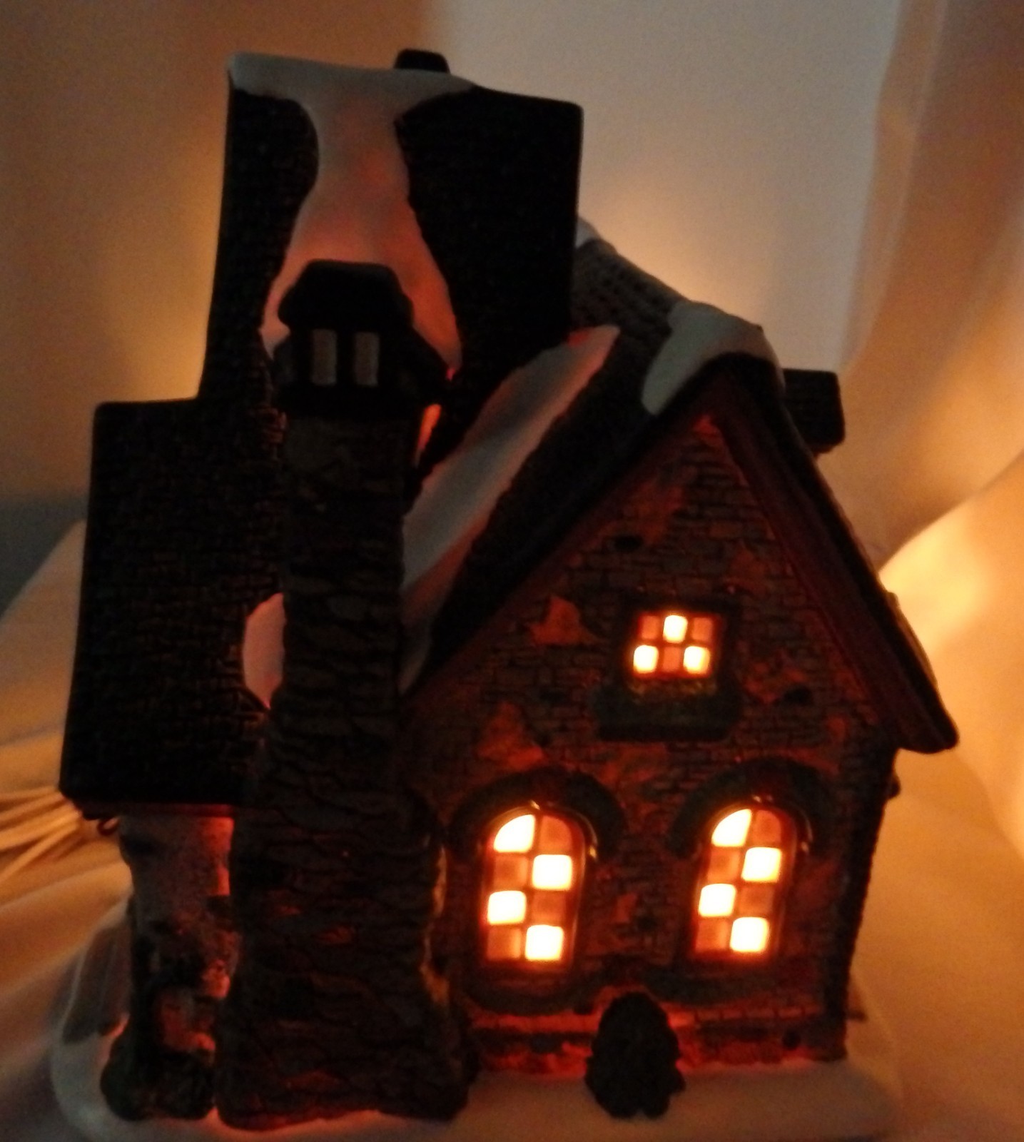 St Nicholas Square Grandmas House Illuminated Christmas Village 2003 RARE VTG