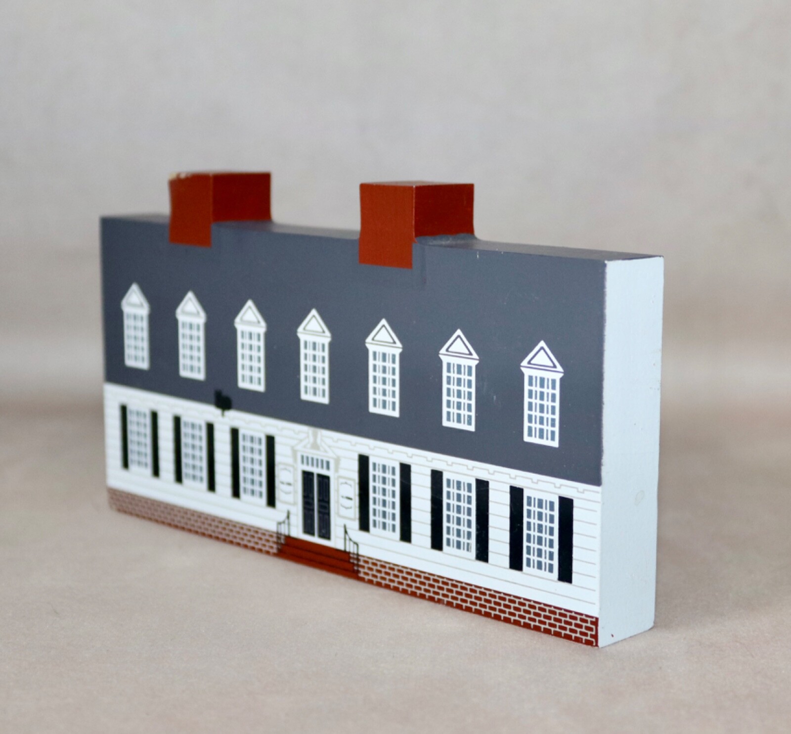 Raleigh Tavern ~ Williamsburg Series Faline Cat’s Meow 1993 Shelf Sitter