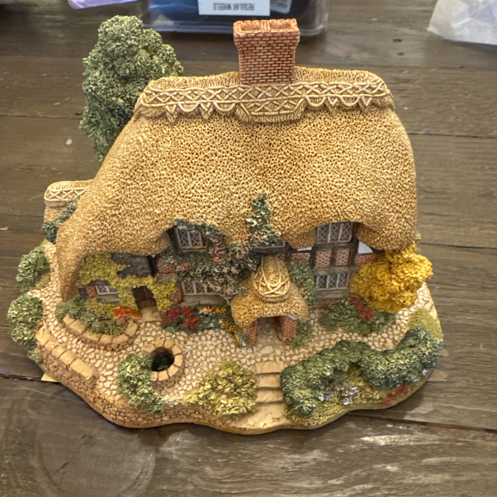 Lilliput Lane Honeysuckle Cottage 1992 Tenth Ann. with Deed wrinkled no box