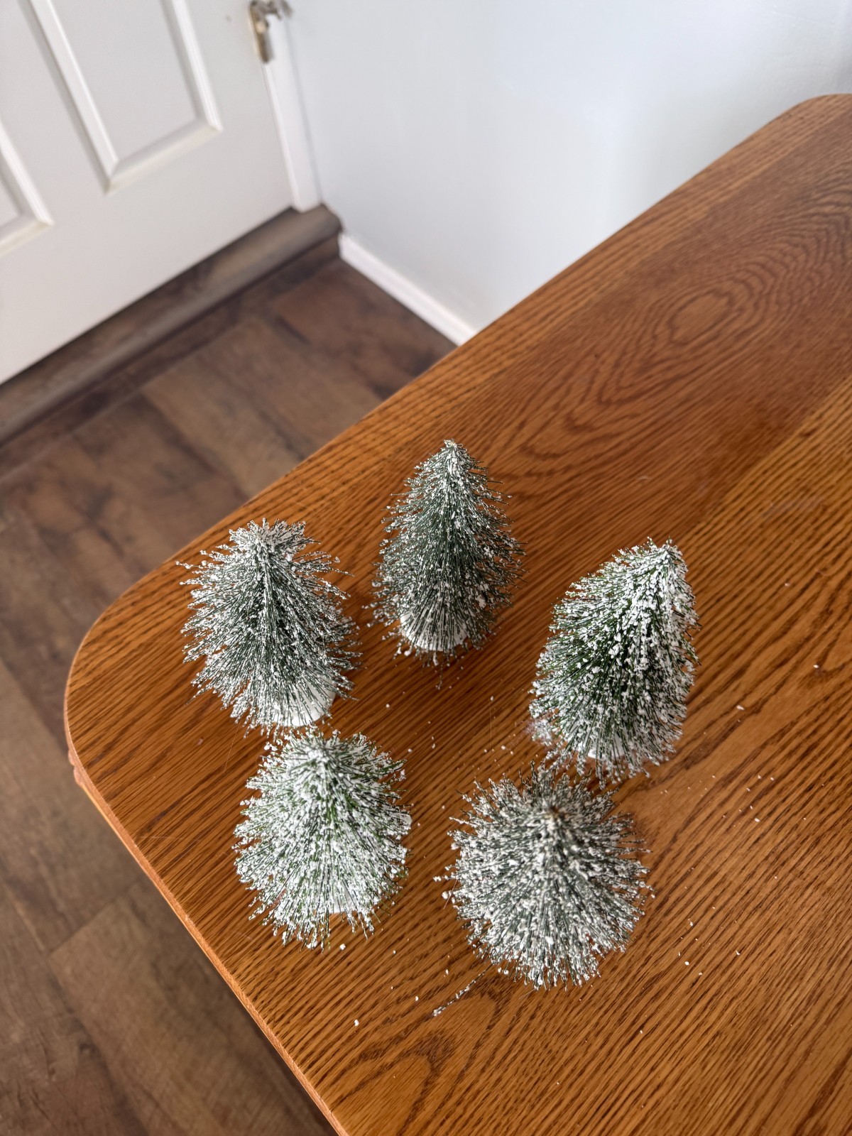 5 Green Flocked Christmas Village Bottle Brush Trees Plastic Base Taiwan 6″