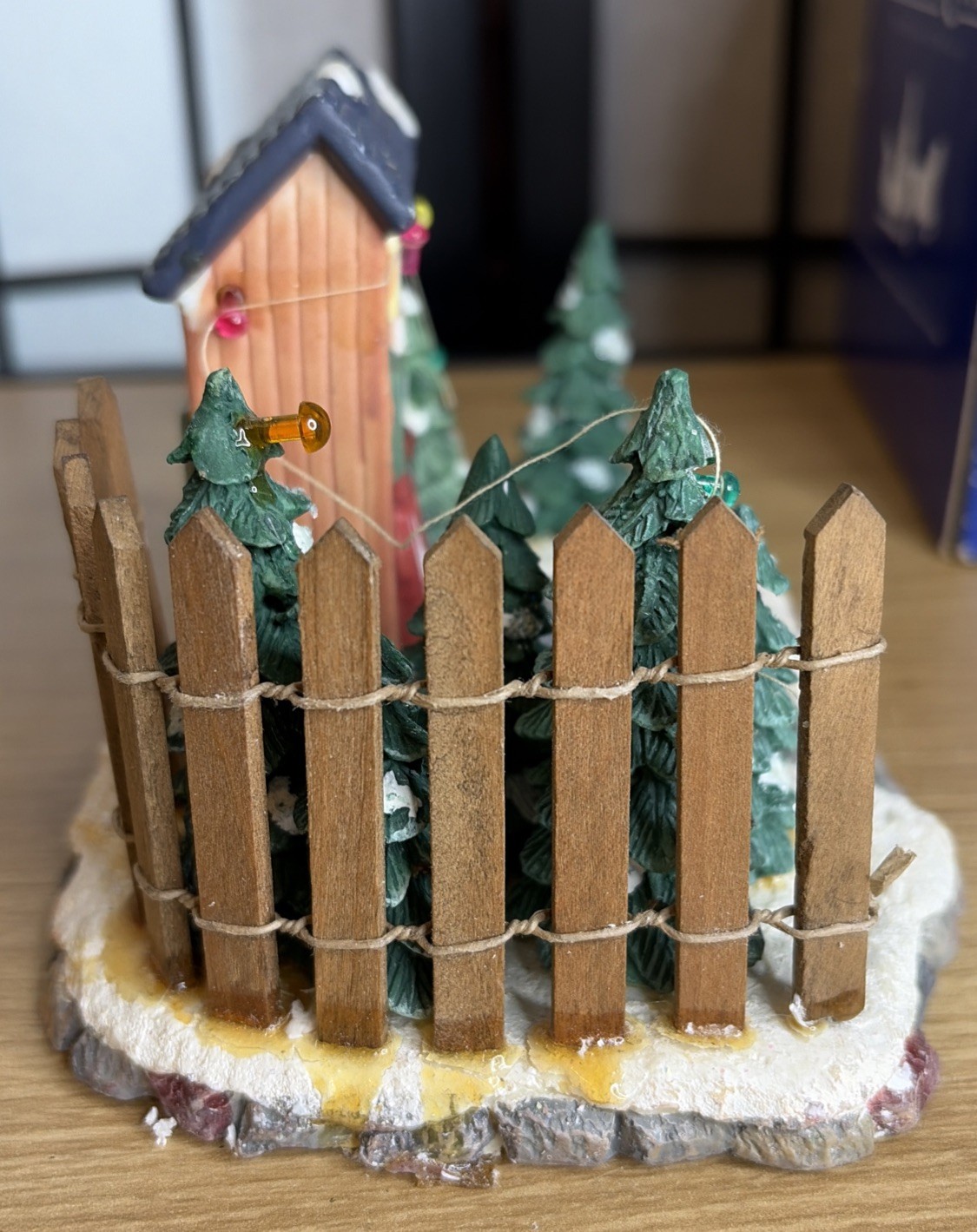 Cobblestone Corners Christmas Village Tree Seller In Original Box. Repaired