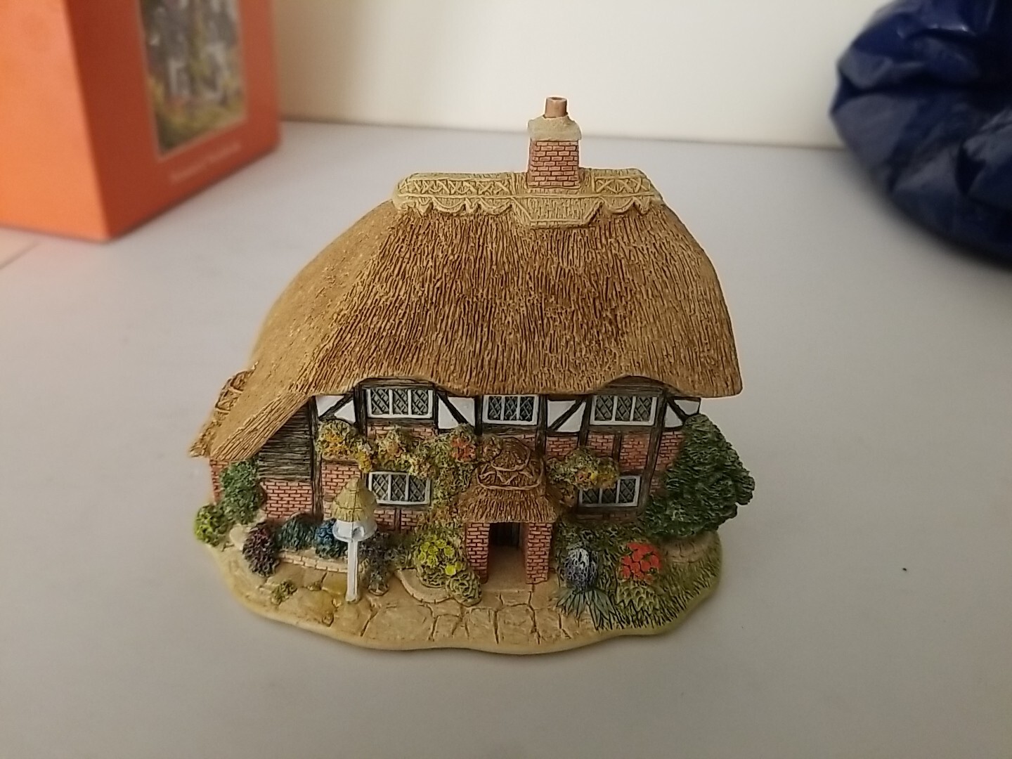 Lilliput Lane “Honeysuckle Cottage Trinket Box” With Deed & Box VERY RARE