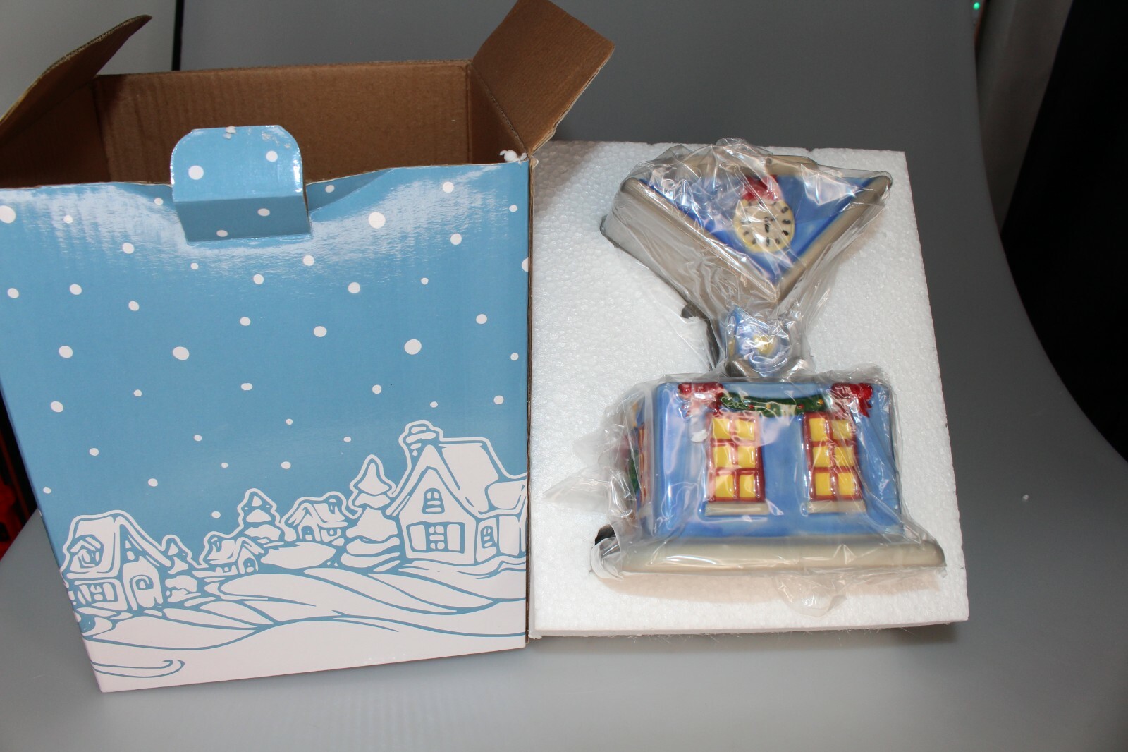 TEMPTATIONS CHRISTMAS VILLAGE HOUSE 8 OZ. LIDDED CERAMIC RAMEKIN ORIGINAL BOX