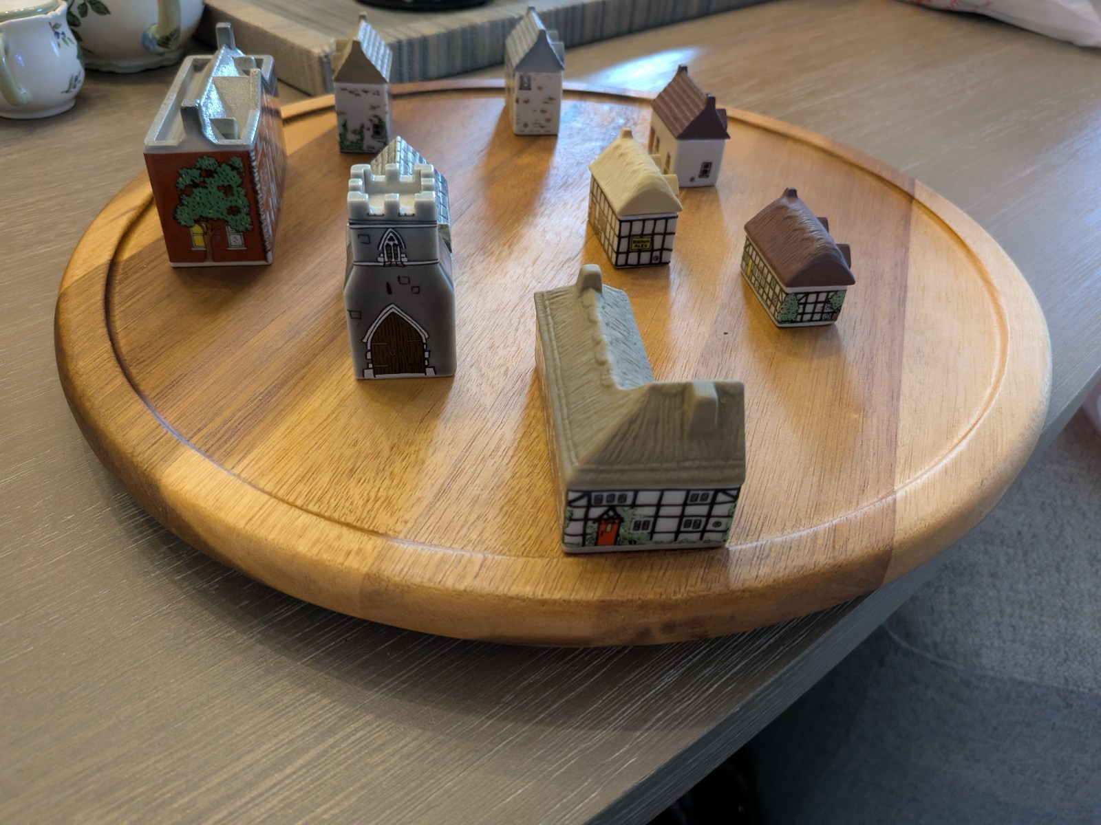 Wade Of England Whimsey-on-Why English Village Miniatures Porcelain Set 1