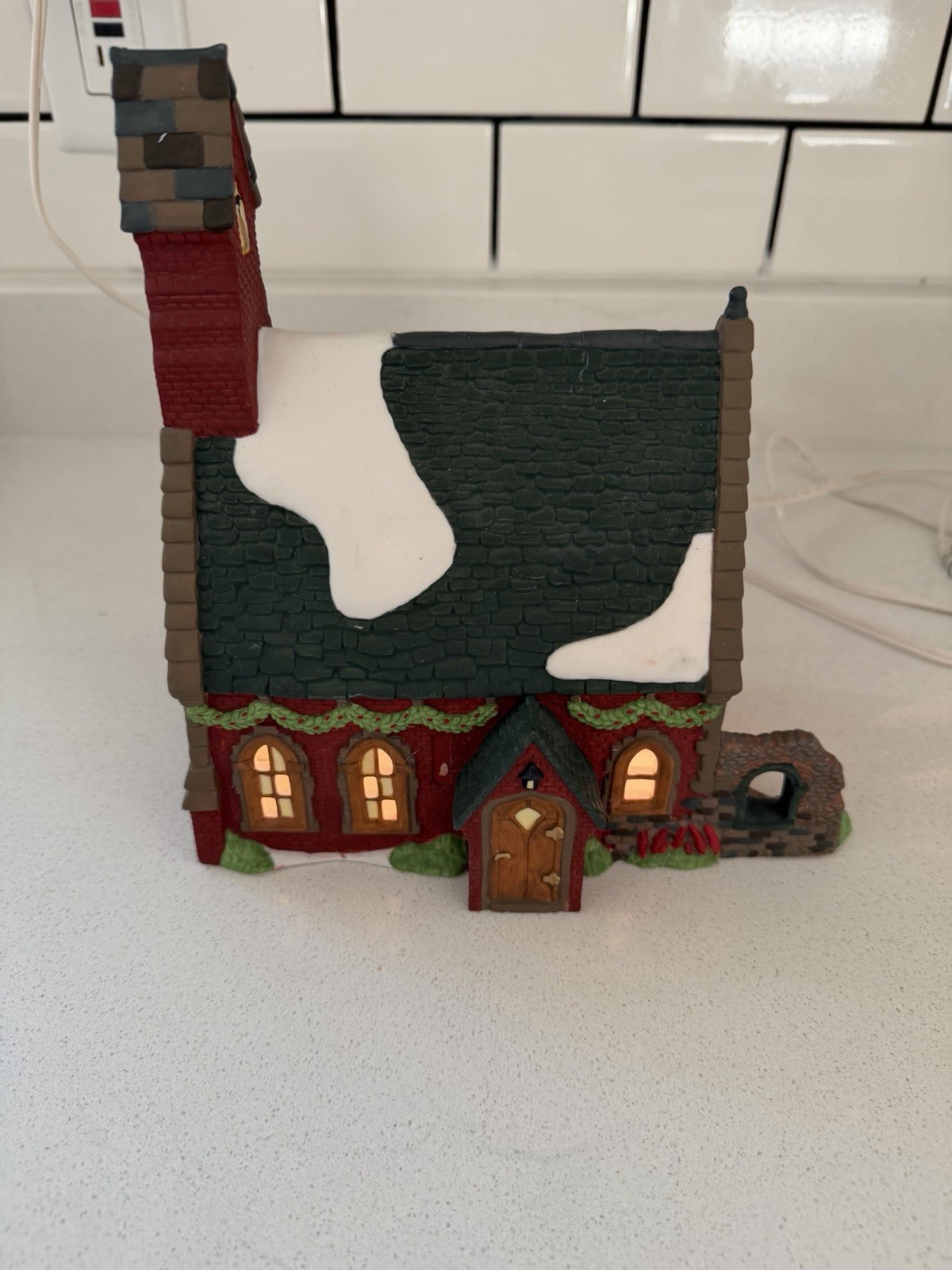 Vintage Dept 56 Dickens Village Lighted DUDDEN CROSS CHURCH 5834-3. – READ