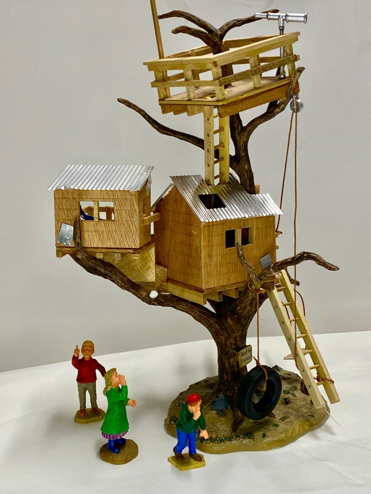 Lemax Village Collection Steven’s Hideout Treehouse 2000