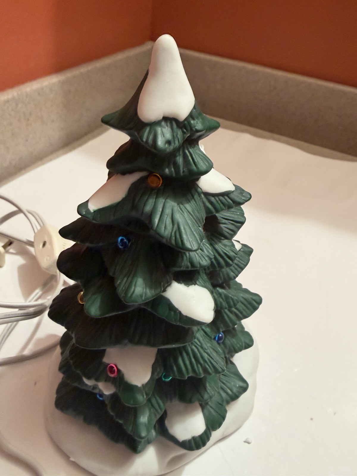 VYG 1997 St. Nicholas Square Christmas Village 8″ Porcelain Beaded Lighted Tree