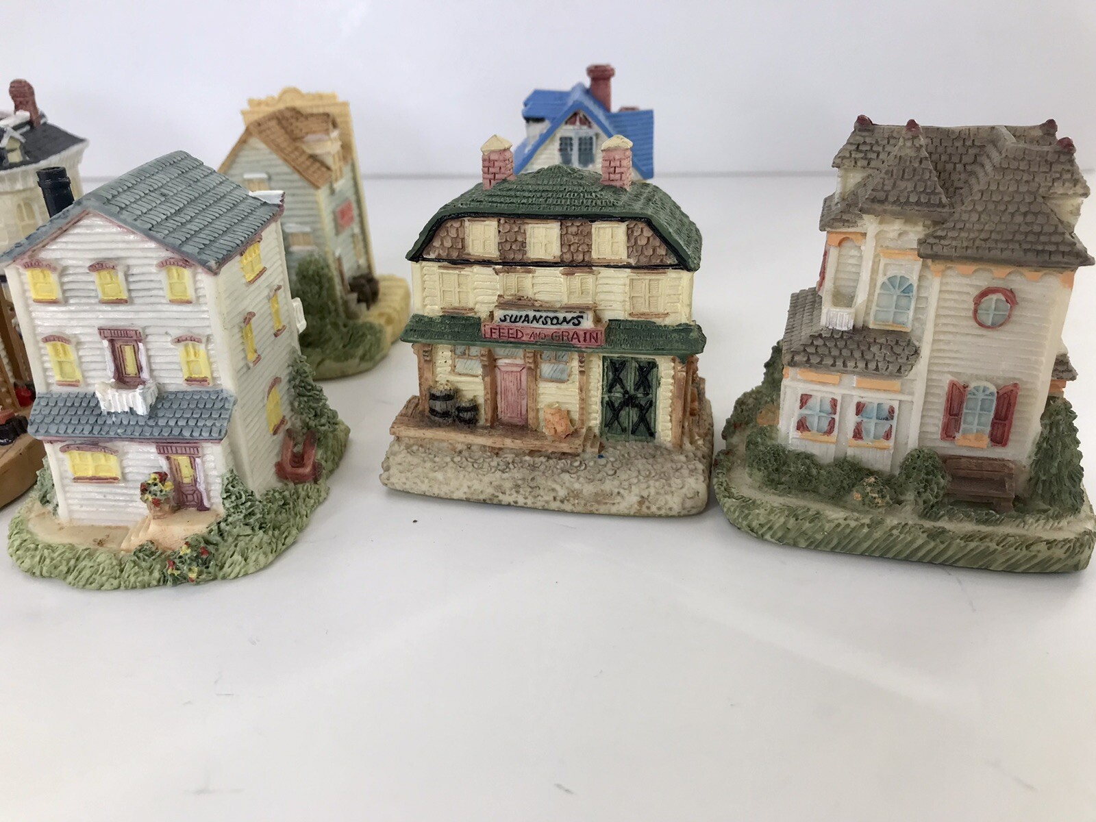 THE AMERICAN COLLECTION – LIBERTY FALLS – LOT OF 9 Mini Christmas Village