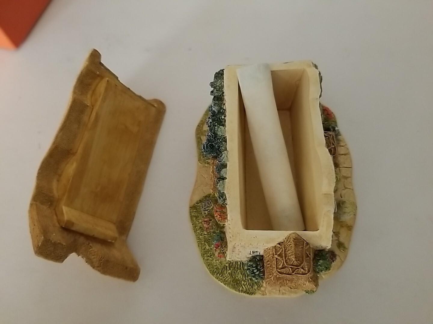 Lilliput Lane “Honeysuckle Cottage Trinket Box” With Deed & Box VERY RARE